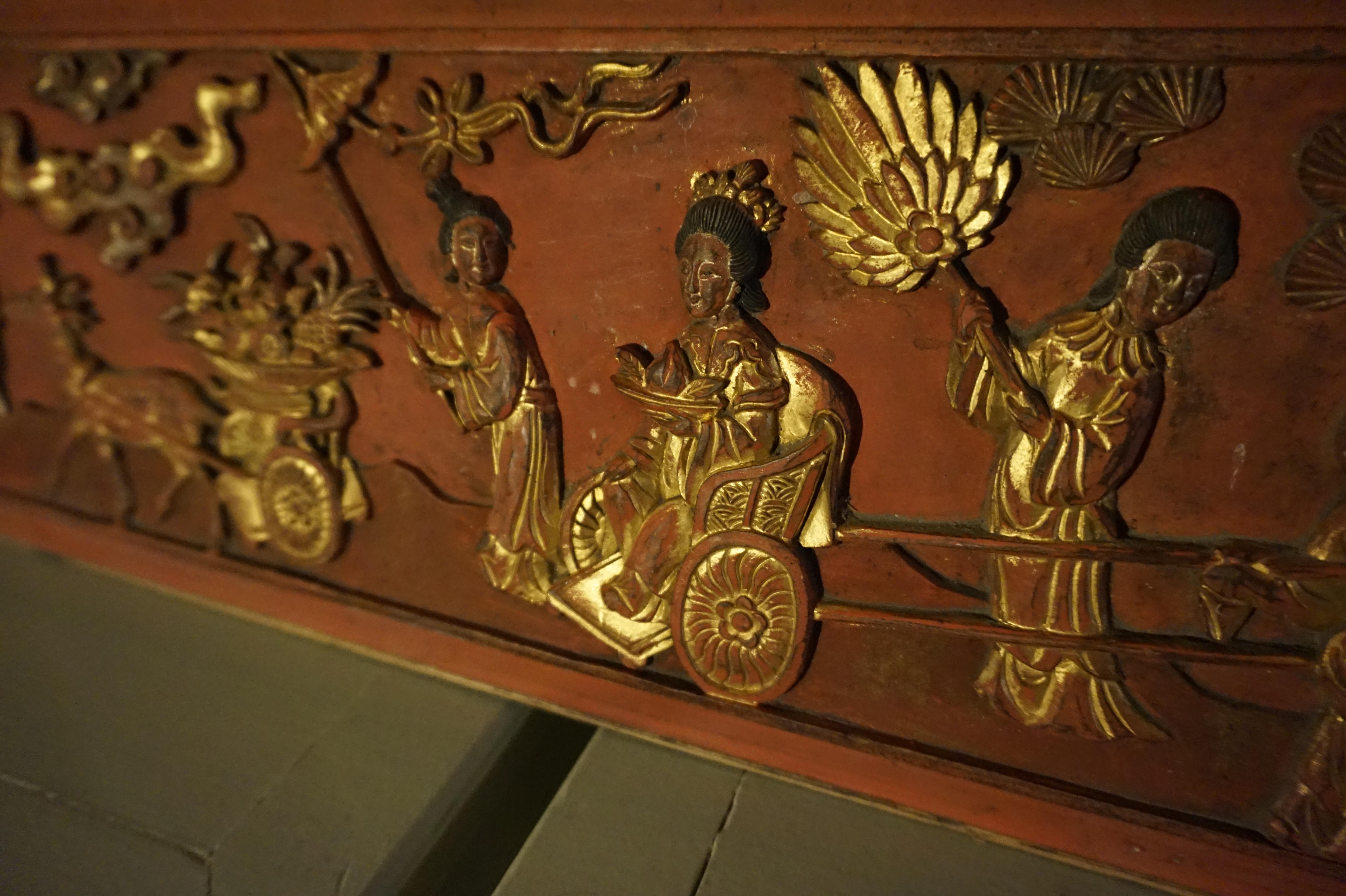 Fine 19th Century Carved Chinese Gilded Wall Plaque Panel In Good Condition In Vancouver, British Columbia