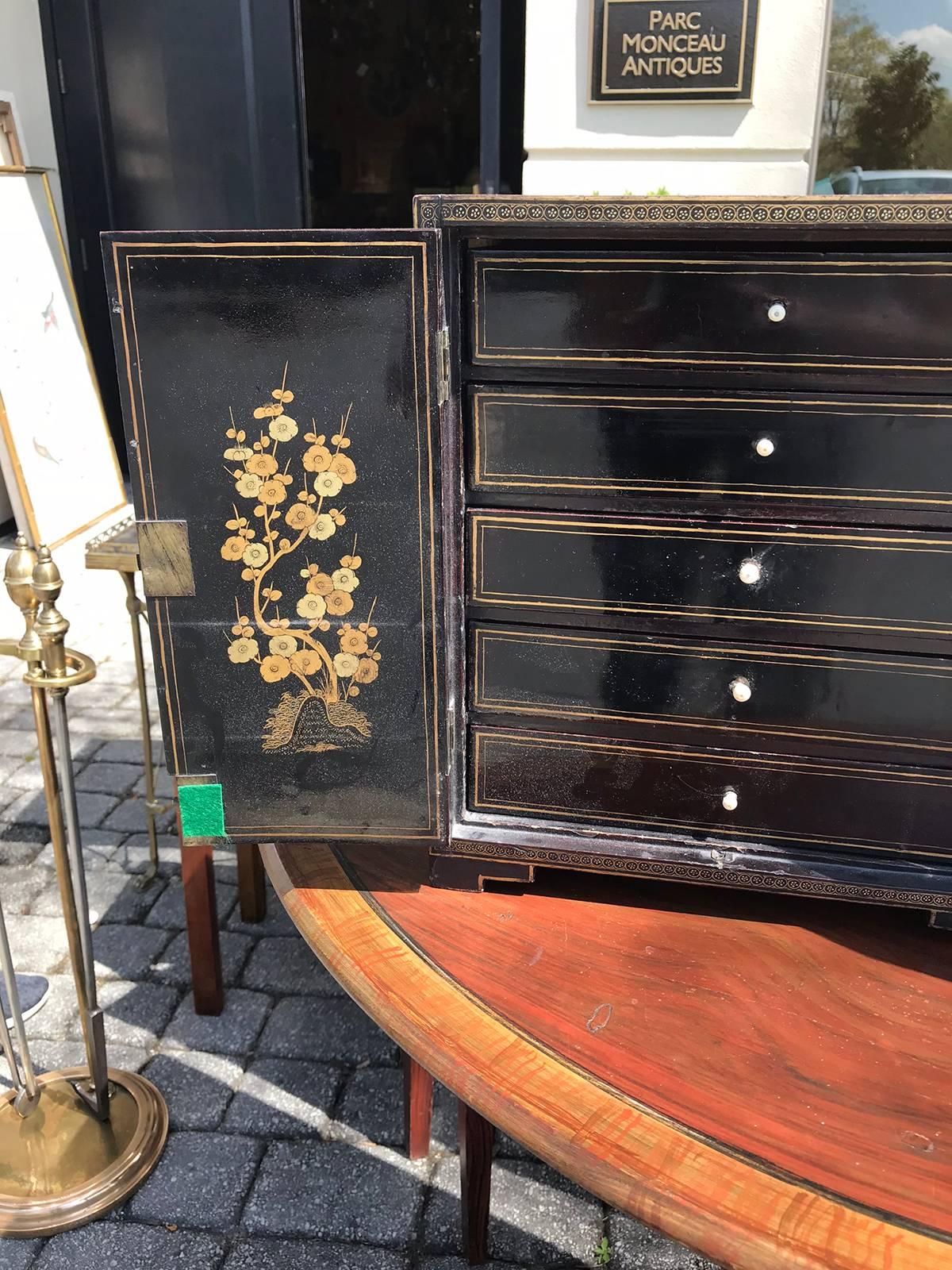 Fine 19th Century Chinese Export Cabinet with Drawers For Sale 7