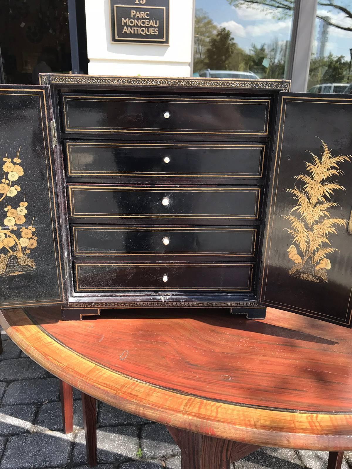 Fine 19th Century Chinese Export Cabinet with Drawers For Sale 6