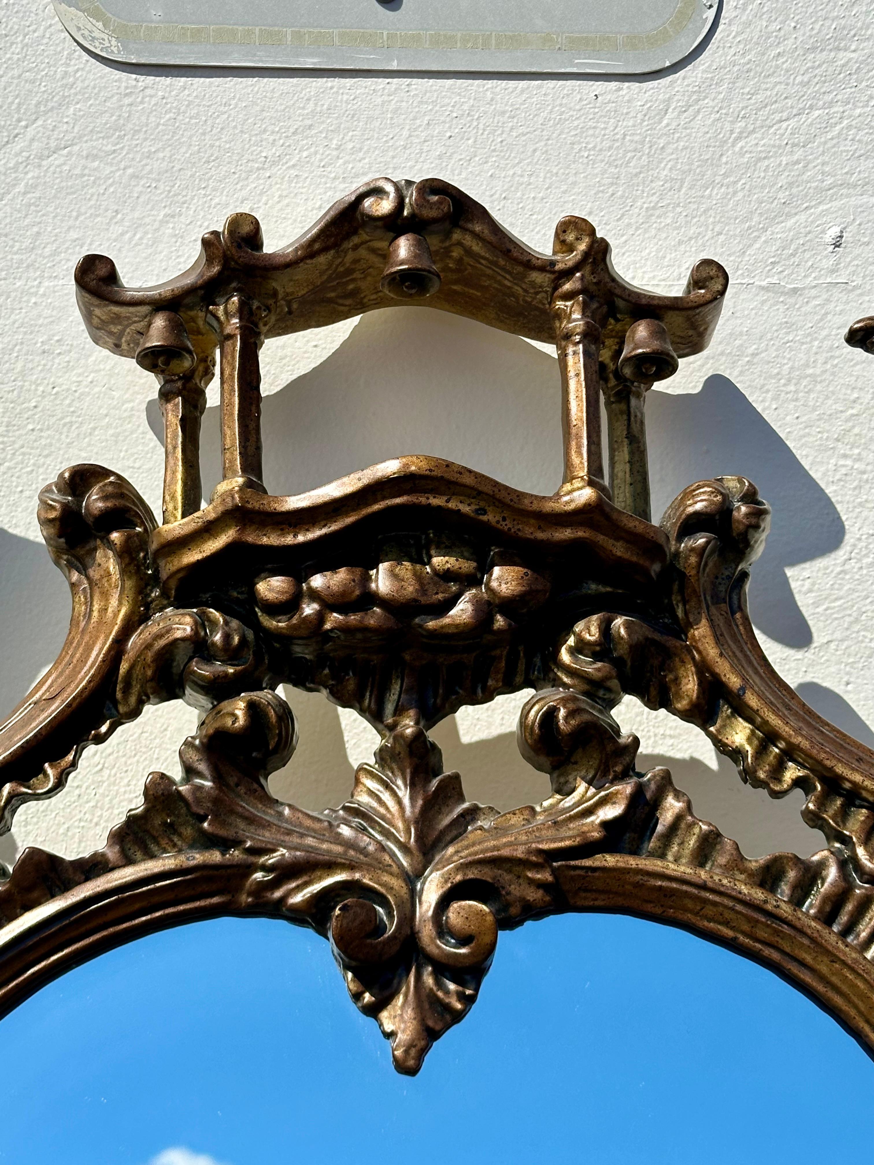 Miroir sculpté en bois doré de style Chippendale du 19ème siècle en vente 3