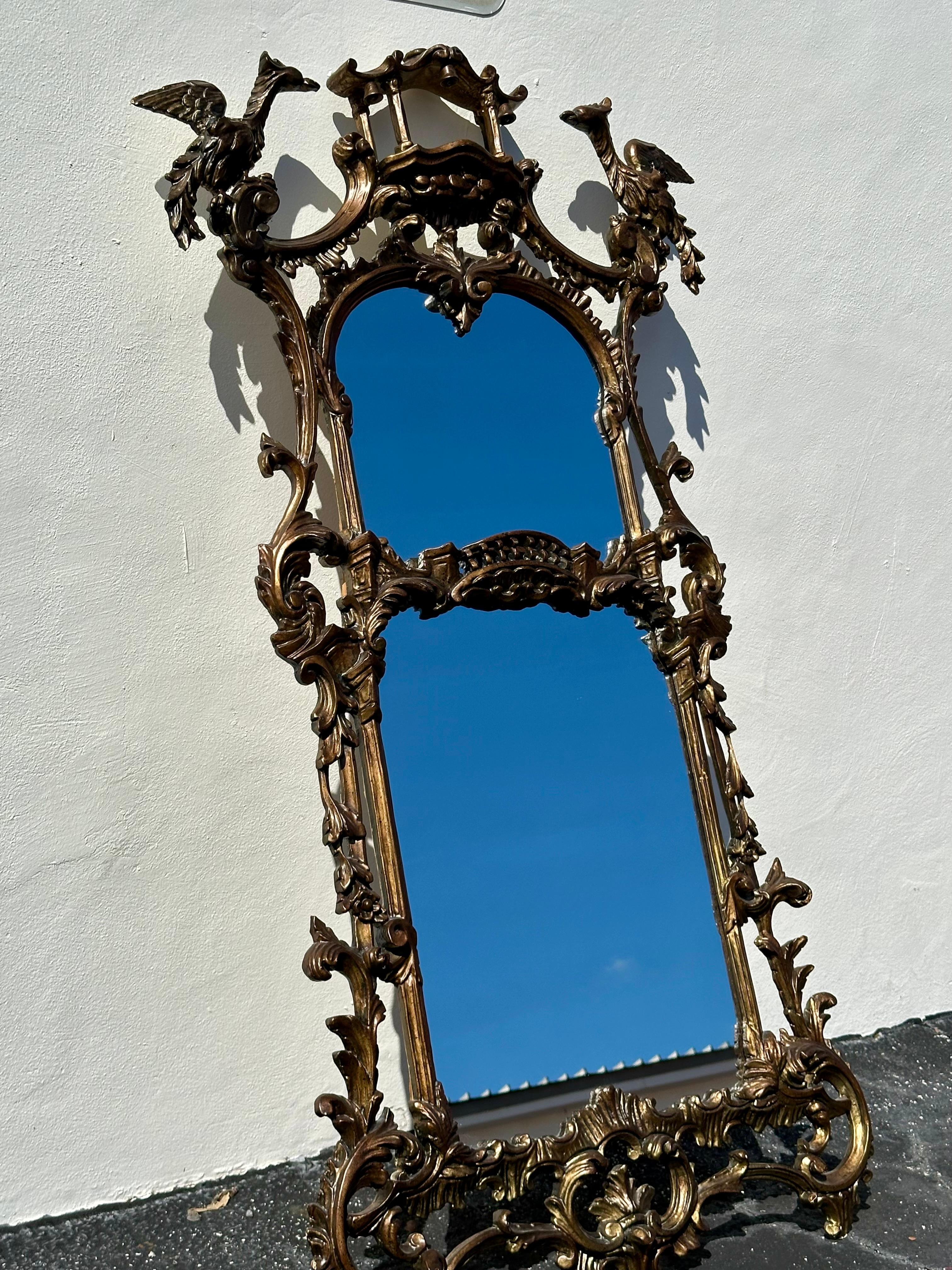 Chippendale chinois Miroir sculpté en bois doré de style Chippendale du 19ème siècle en vente