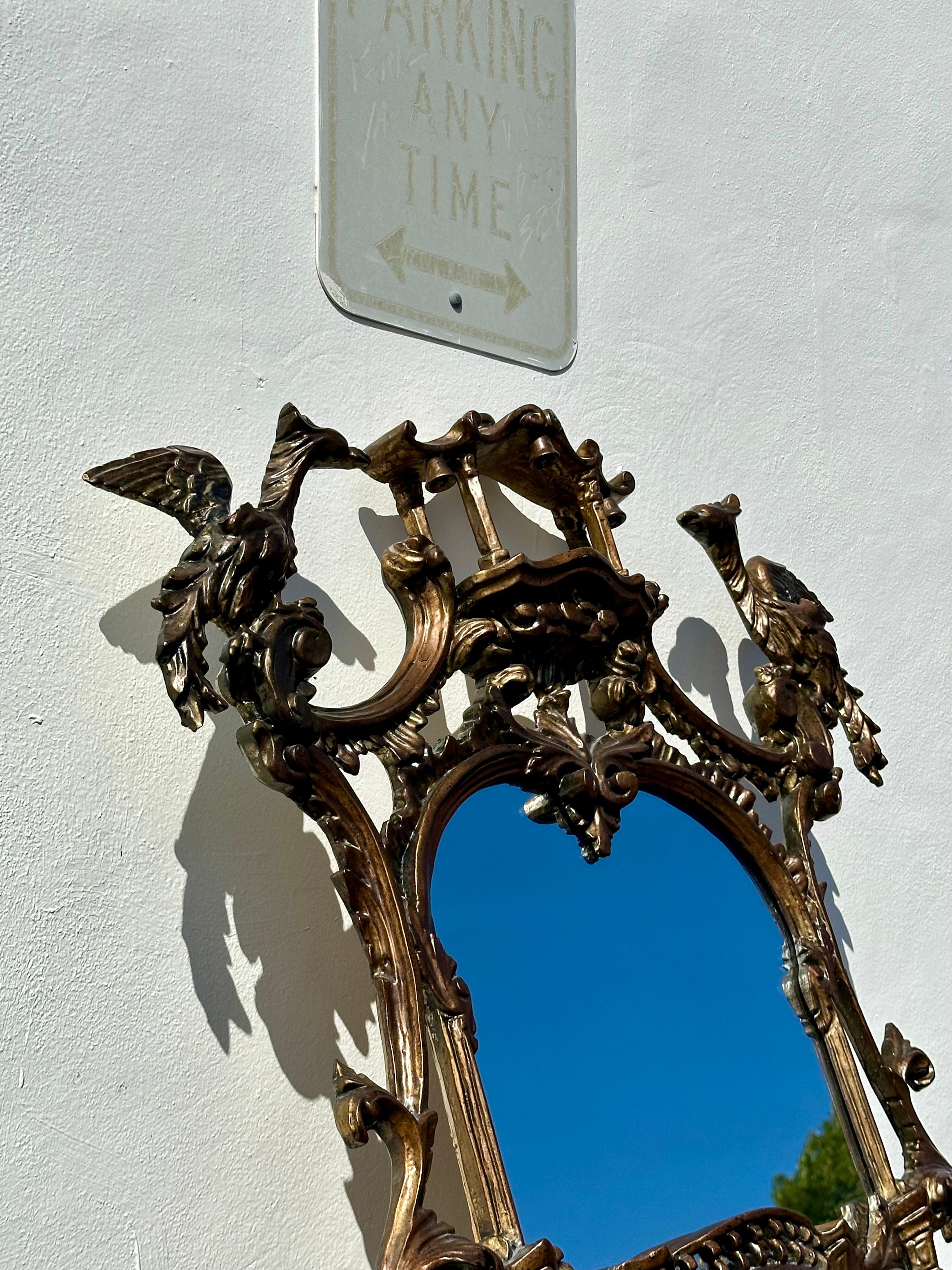 XIXe siècle Miroir sculpté en bois doré de style Chippendale du 19ème siècle en vente