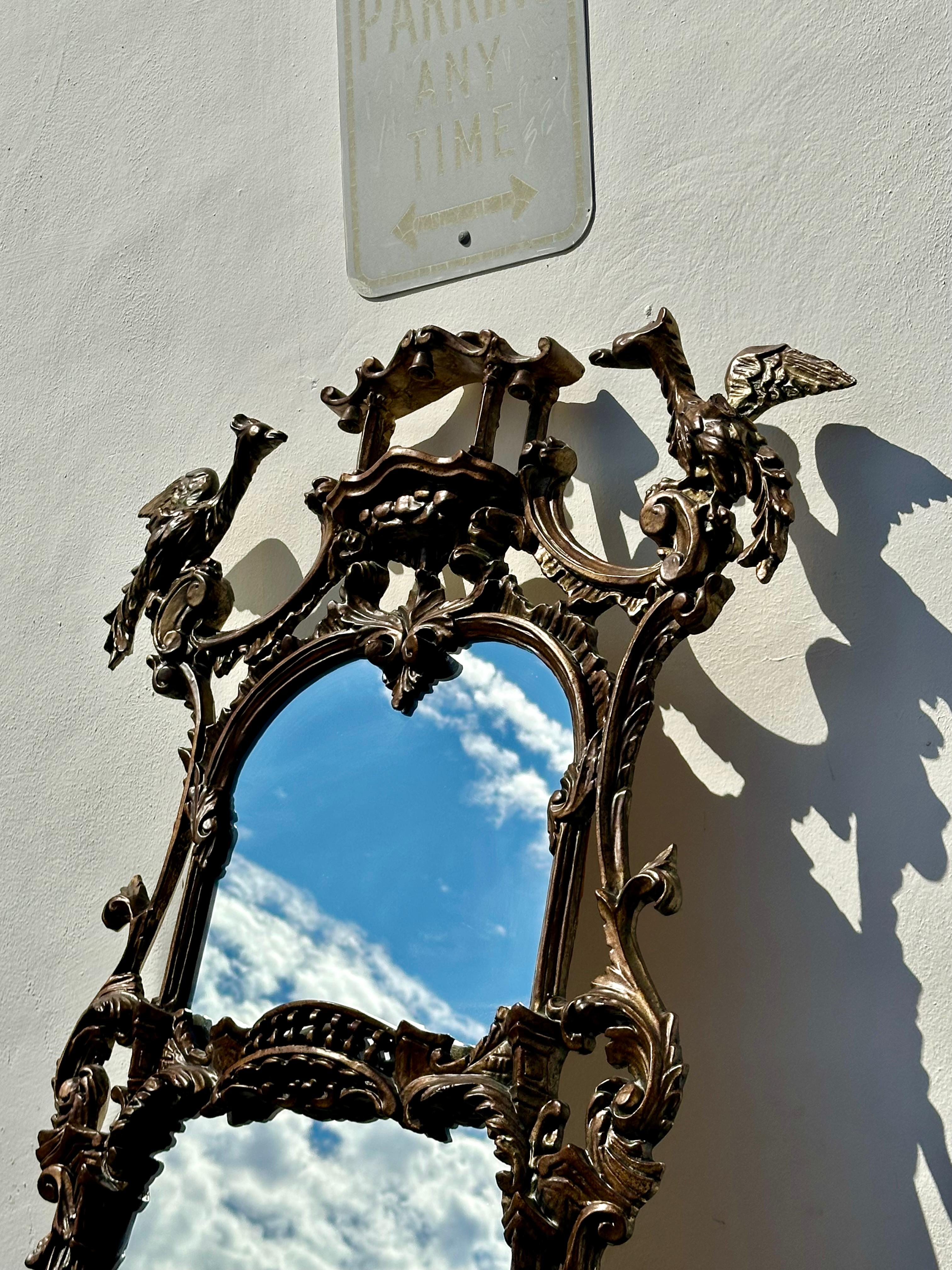 Feuille d'or Miroir sculpté en bois doré de style Chippendale du 19ème siècle en vente