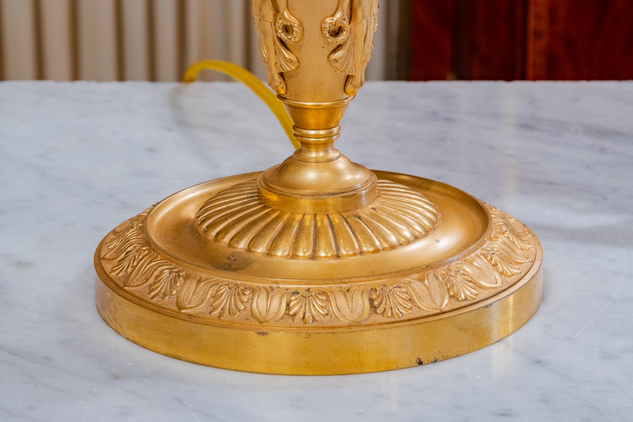 Feine Empire-Bouillotte-Lampe aus vergoldeter Bronze, 19. Jahrhundert (Vergoldet) im Angebot