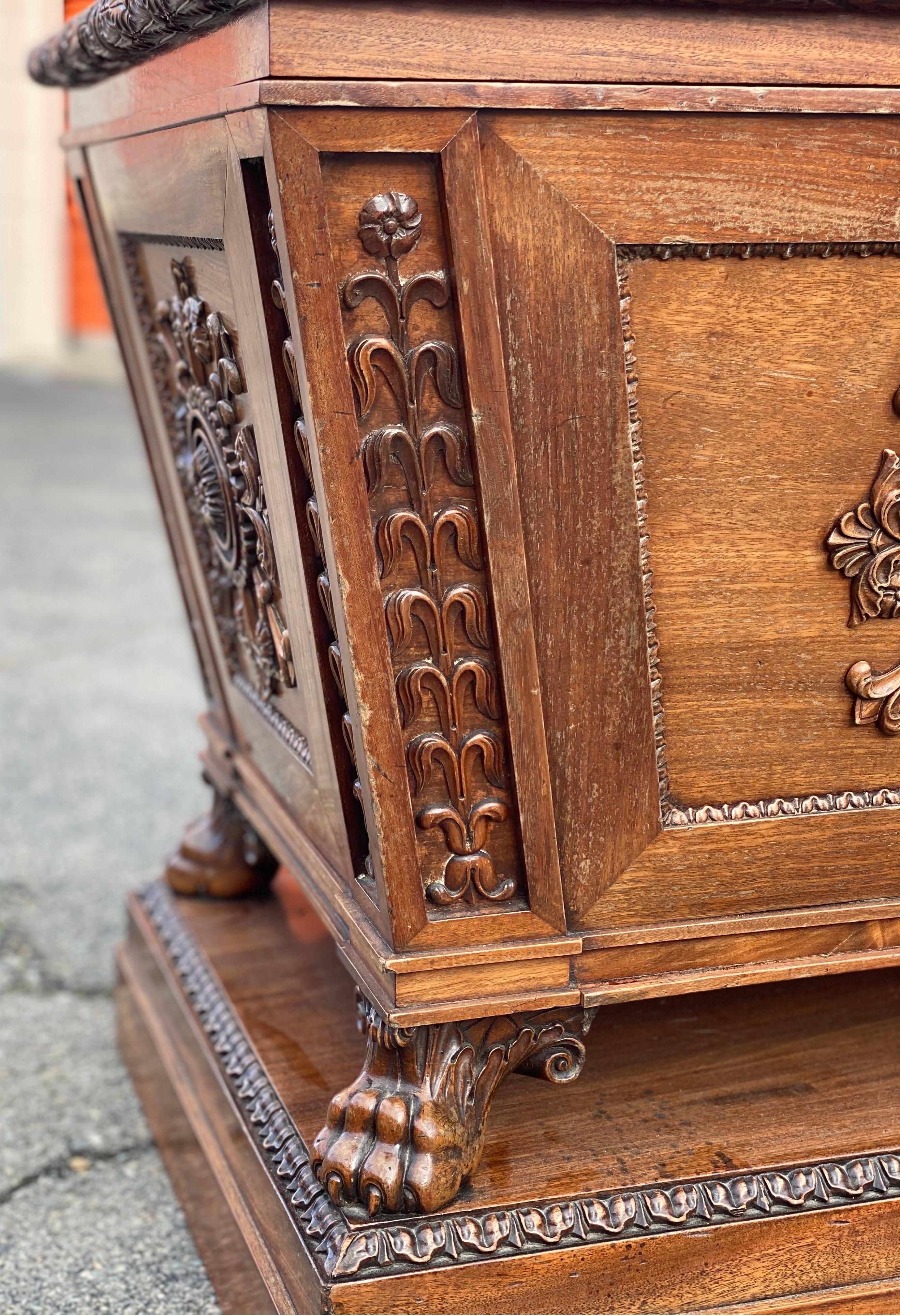 Fine 19th Century English Regency Mahogany Cellarette For Sale 1