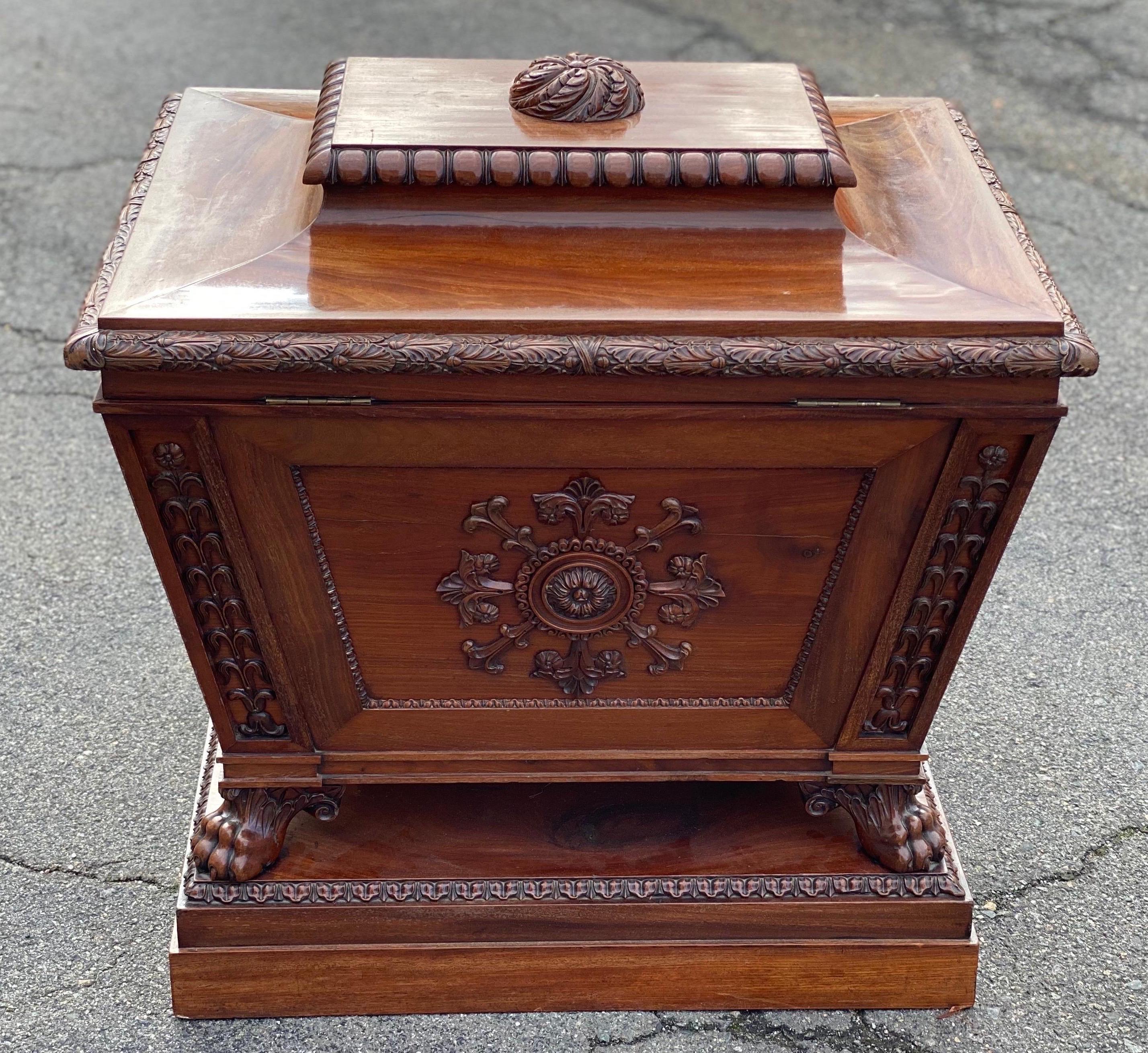 Fine 19th Century English Regency Mahogany Cellarette For Sale 3