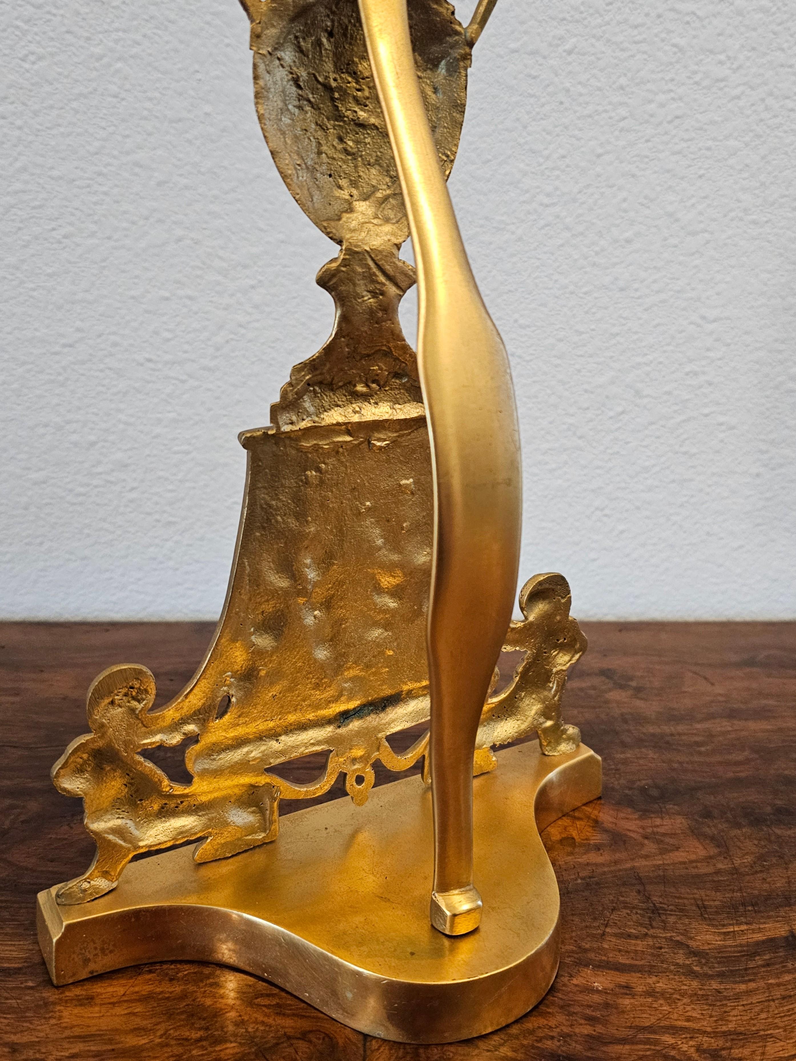 Ostensoir Reliquaire en bronze doré et bronze ornemental du 19ème siècle en vente 9