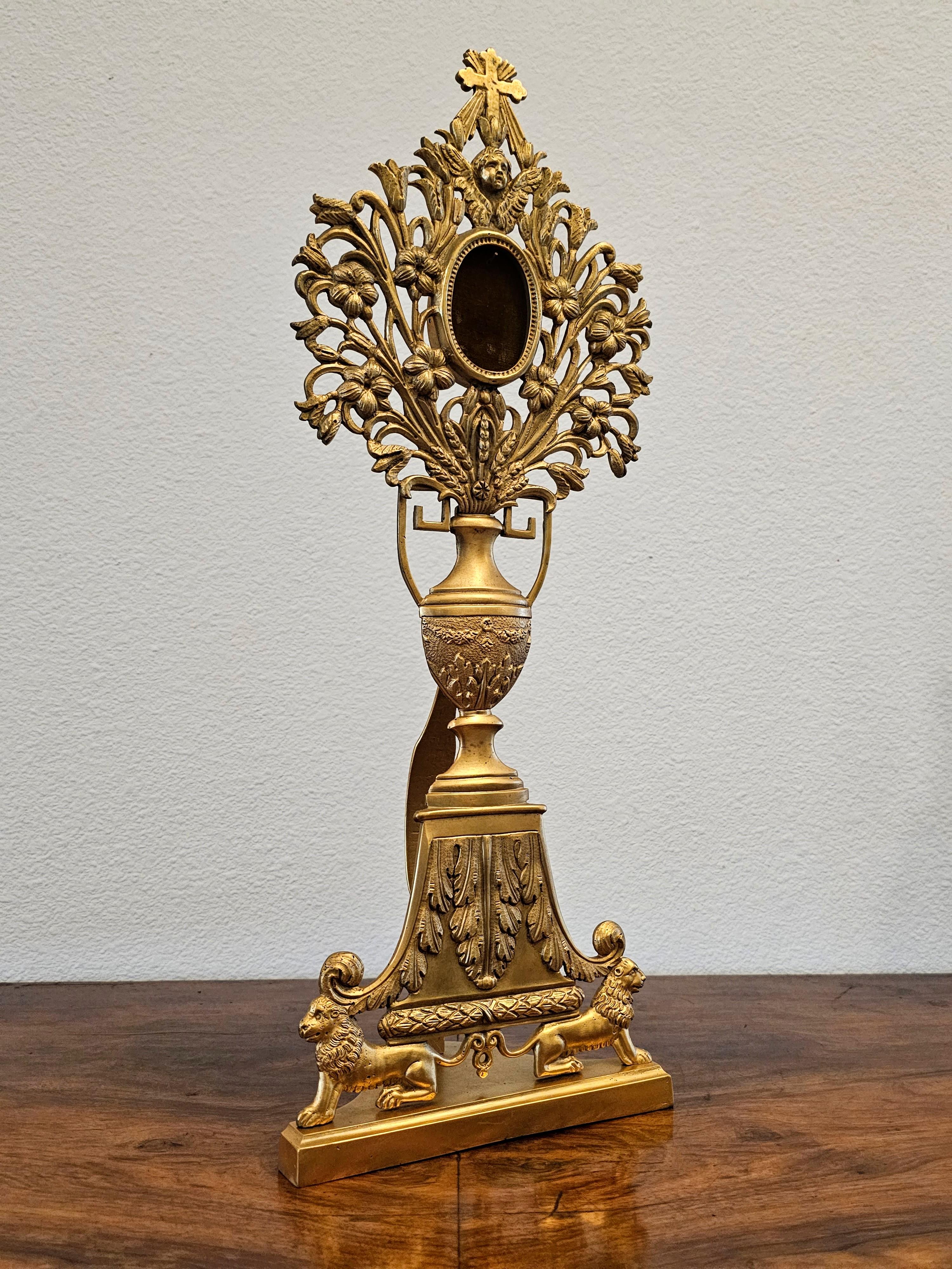europäischer Monstrance-Reliquary aus vergoldeter Bronze des 19. Jahrhunderts im Angebot 14