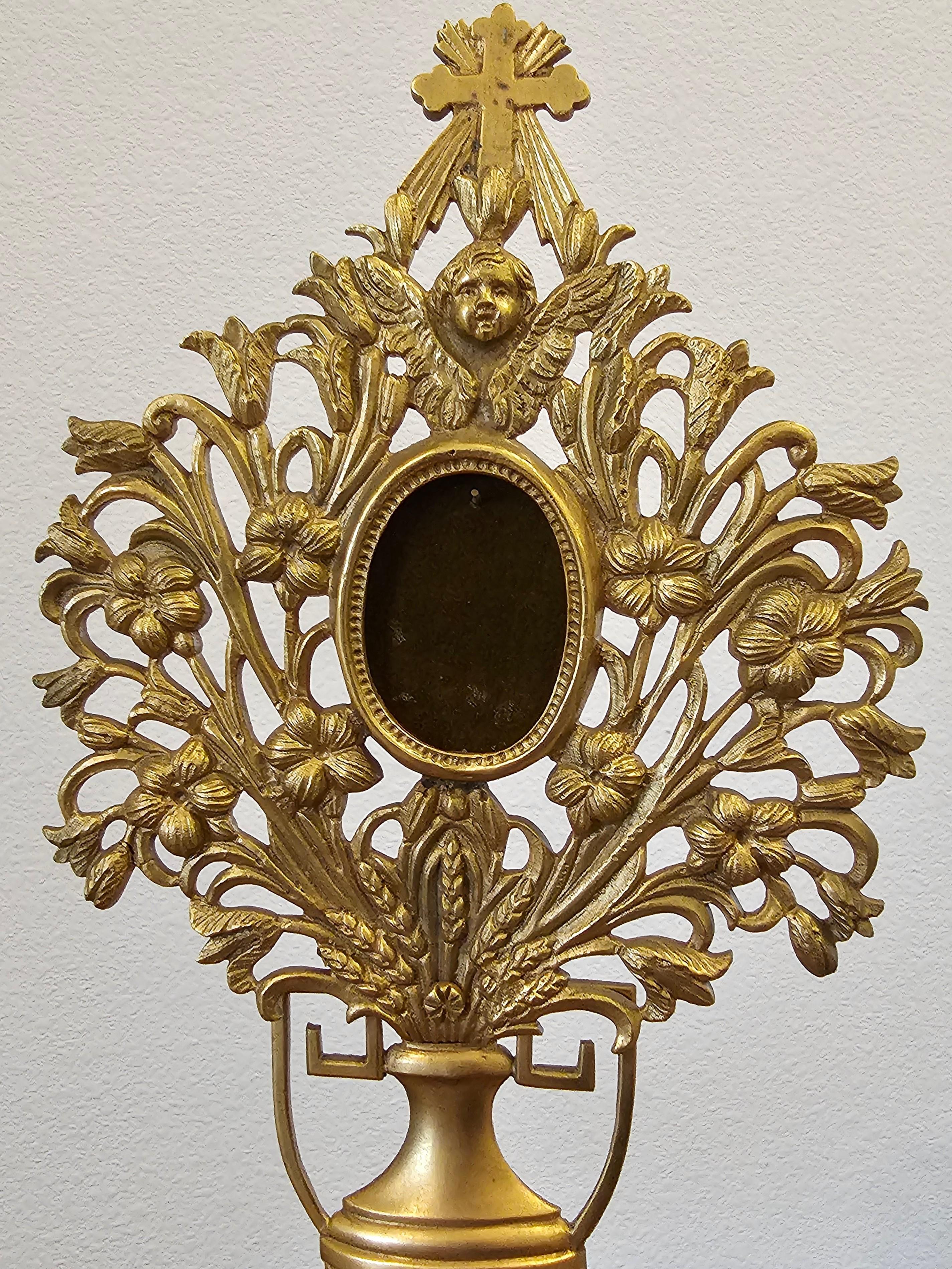 europäischer Monstrance-Reliquary aus vergoldeter Bronze des 19. Jahrhunderts im Angebot 3