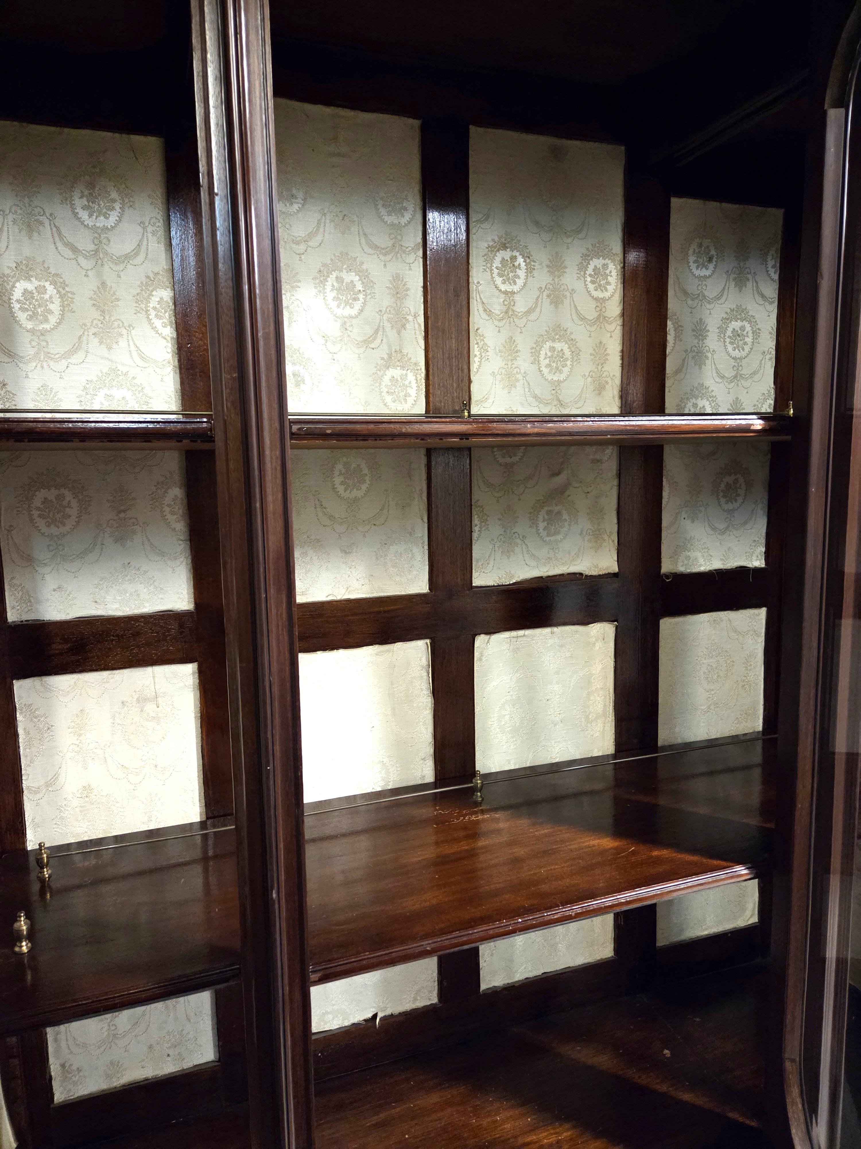 Raffinata vetrinetta francese del XIX secolo montata su bronzo / vitrine Henri Dasson in vendita 4