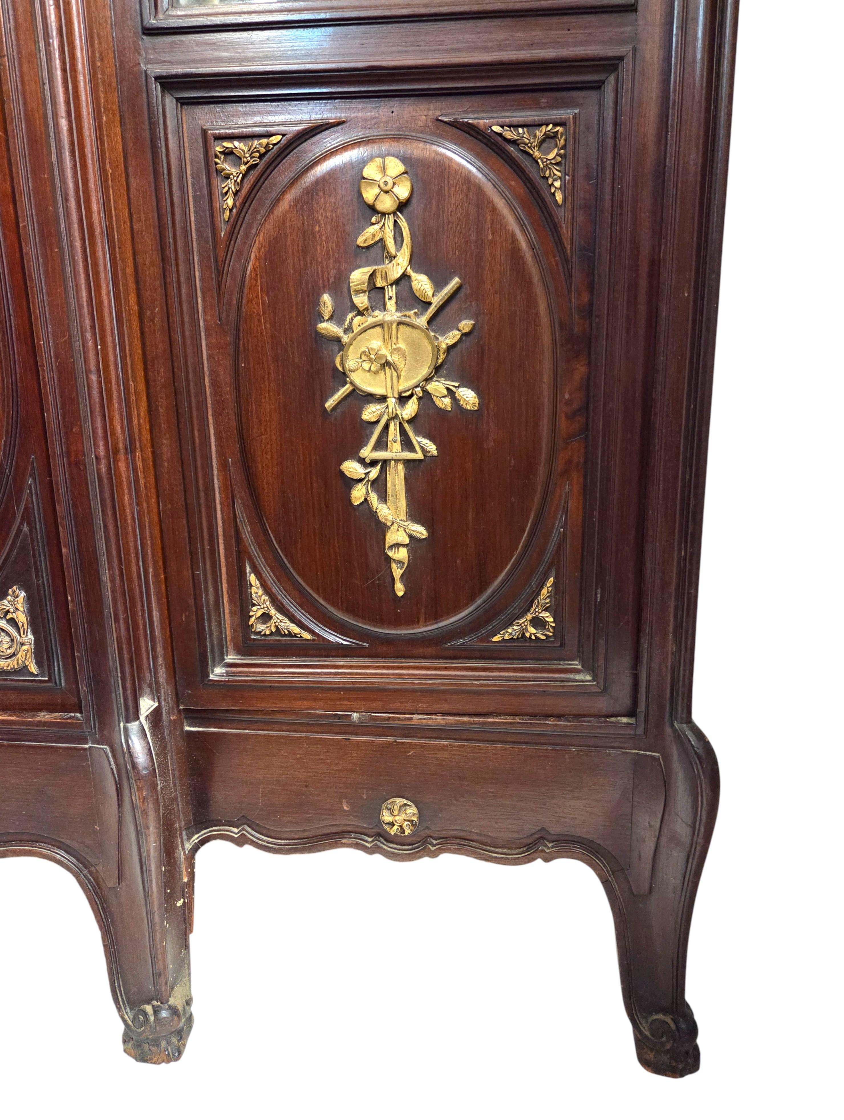 Raffinata vetrinetta francese del XIX secolo montata su bronzo / vitrine Henri Dasson in vendita 2