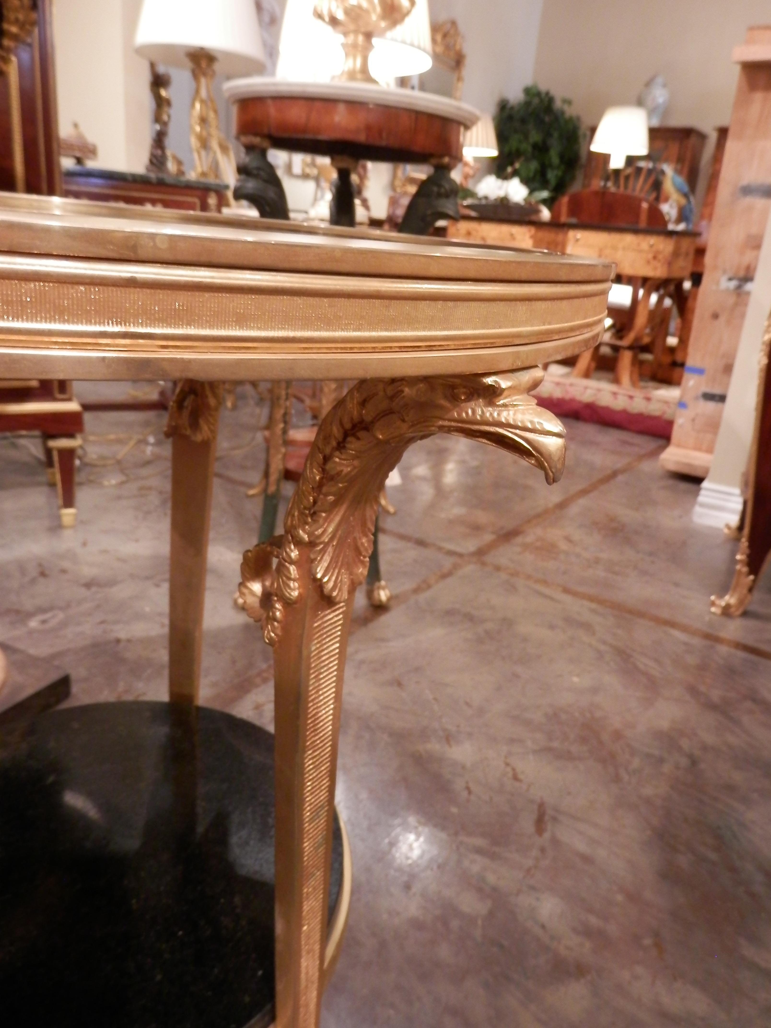 Francese Raffinato gueridon francese in bronzo dorato e marmo del XIX secolo in vendita