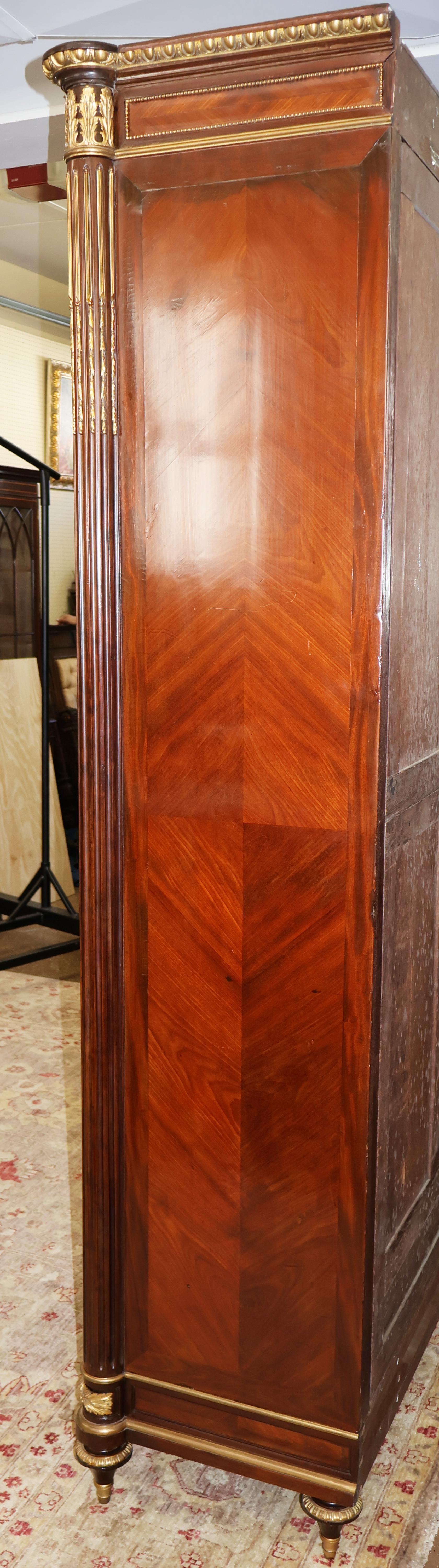 Armoire Vitrine francese del 19° secolo in legno di quercia con bronzo e ormeggio in vendita 9