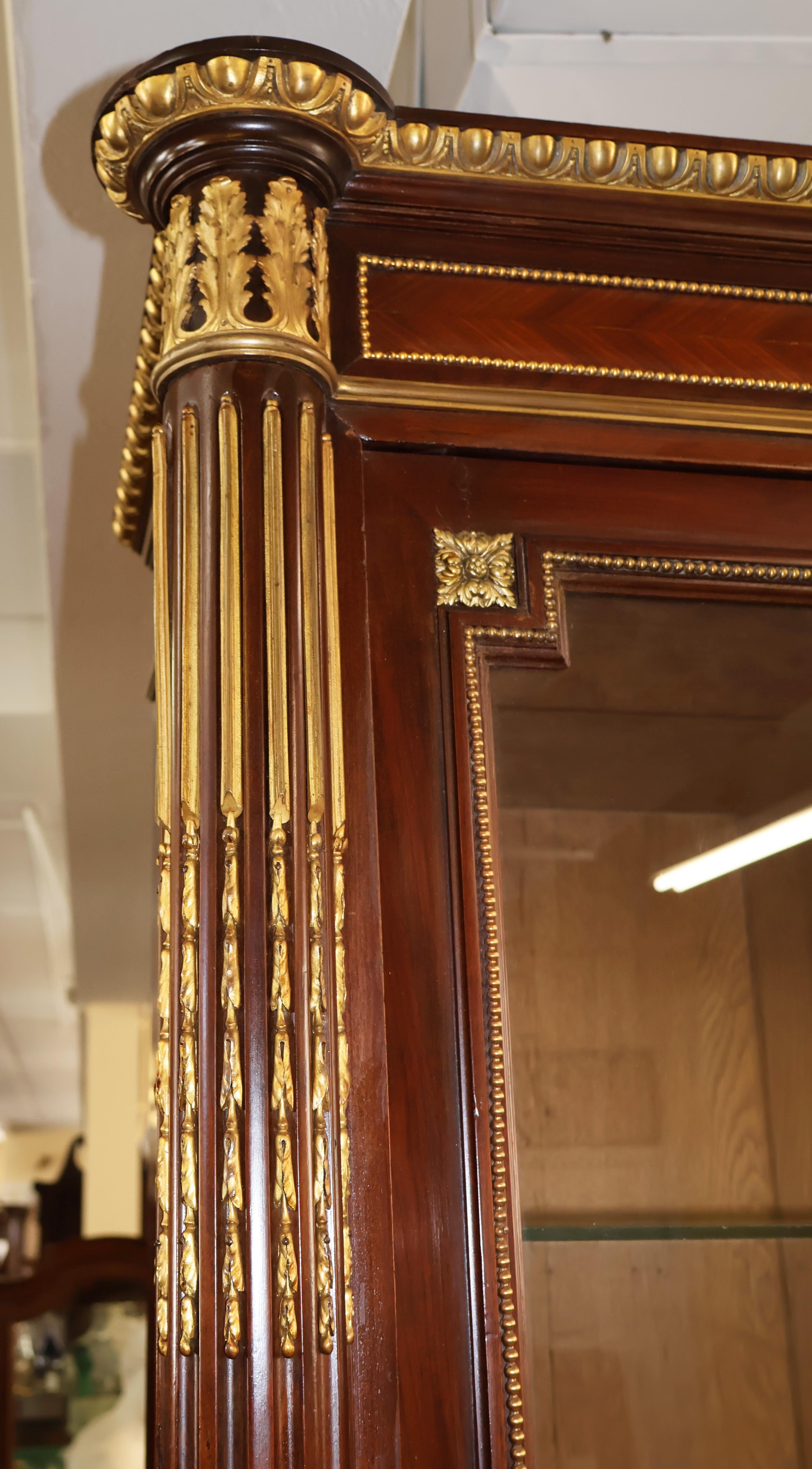 Armoire Vitrine francese del 19° secolo in legno di quercia con bronzo e ormeggio in vendita 11