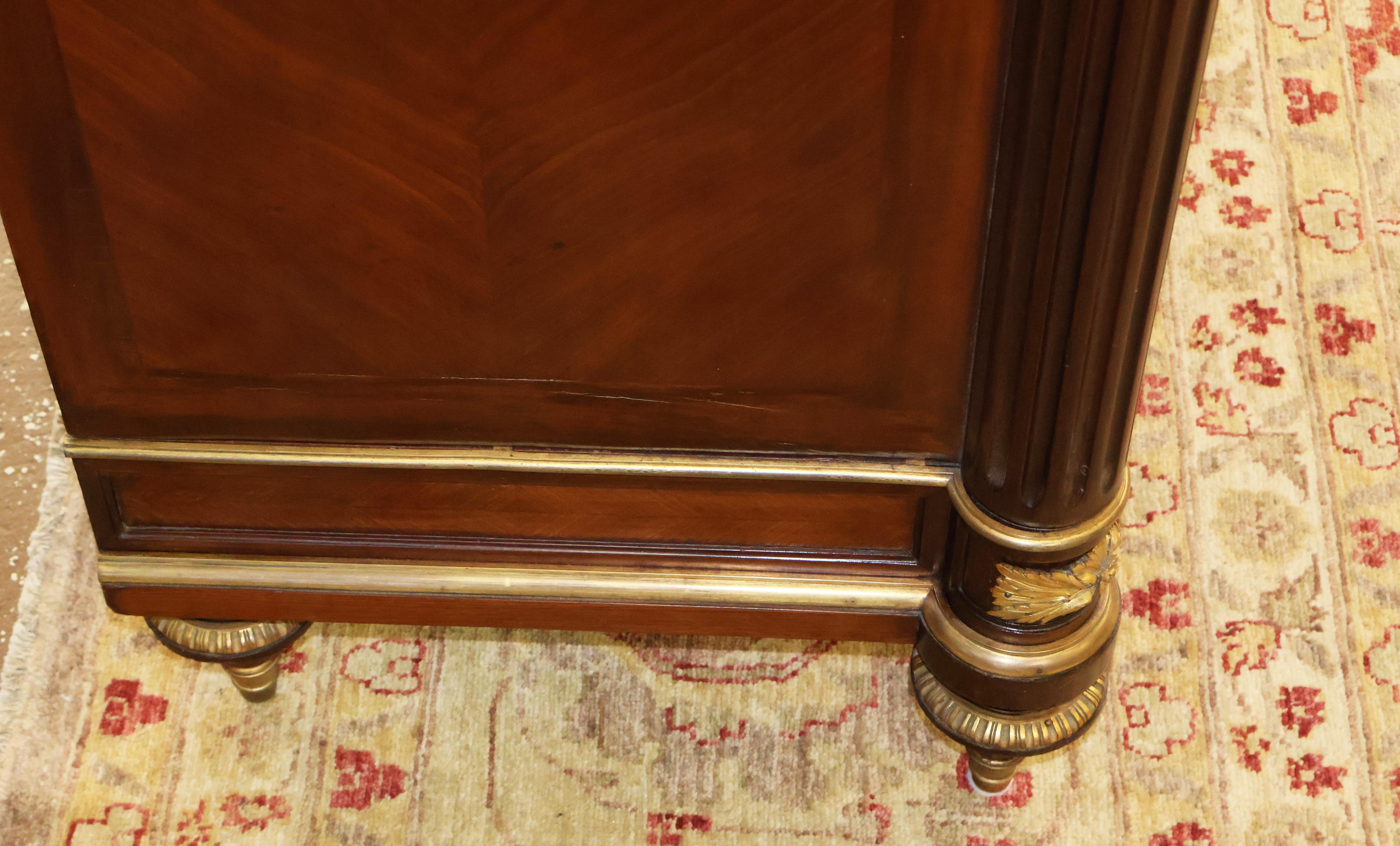 Armoire Vitrine francese del 19° secolo in legno di quercia con bronzo e ormeggio in vendita 12