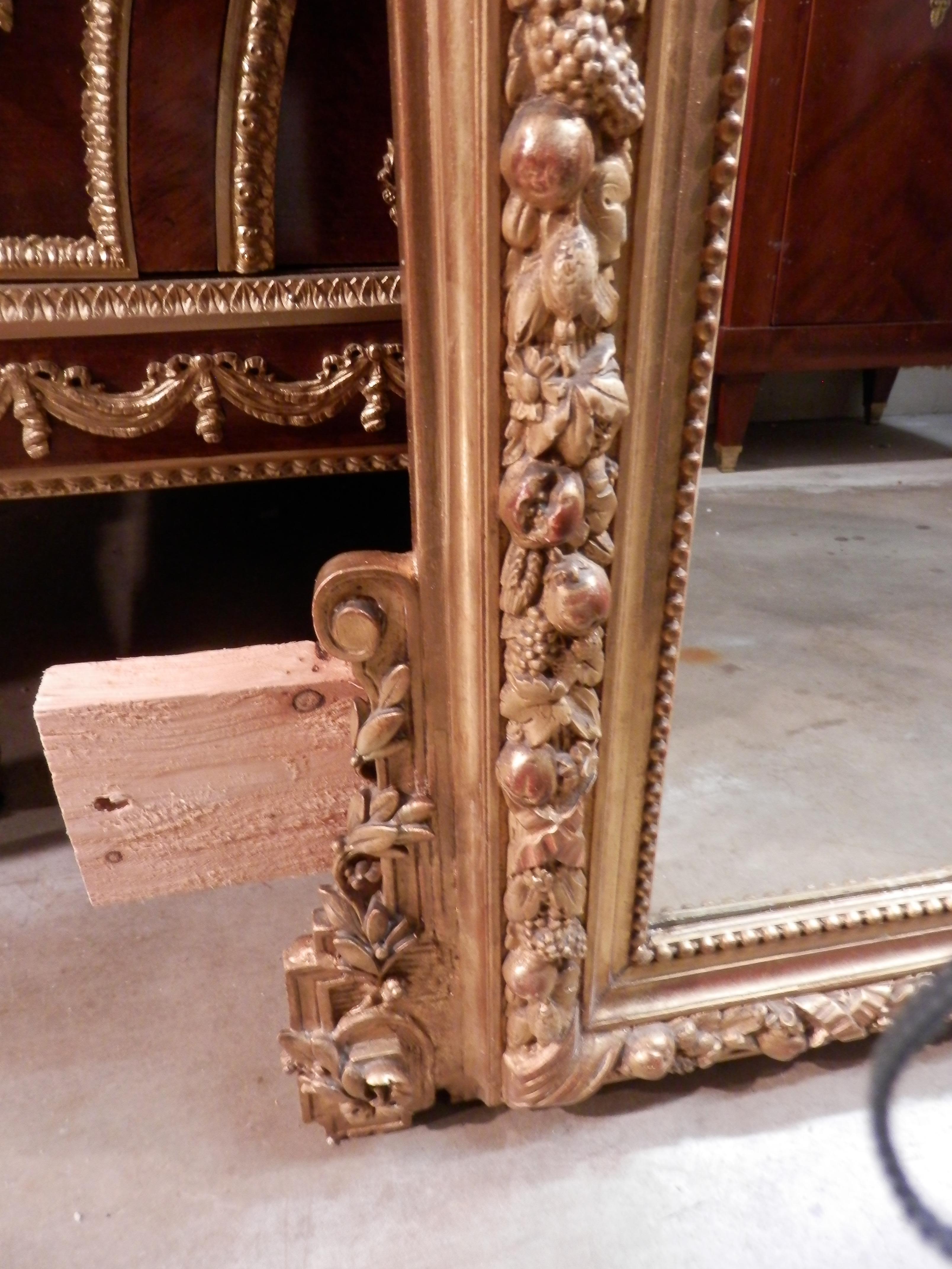 Fine 19th Century French Louis XVI Carved and Gilt Mirror In Good Condition For Sale In Dallas, TX