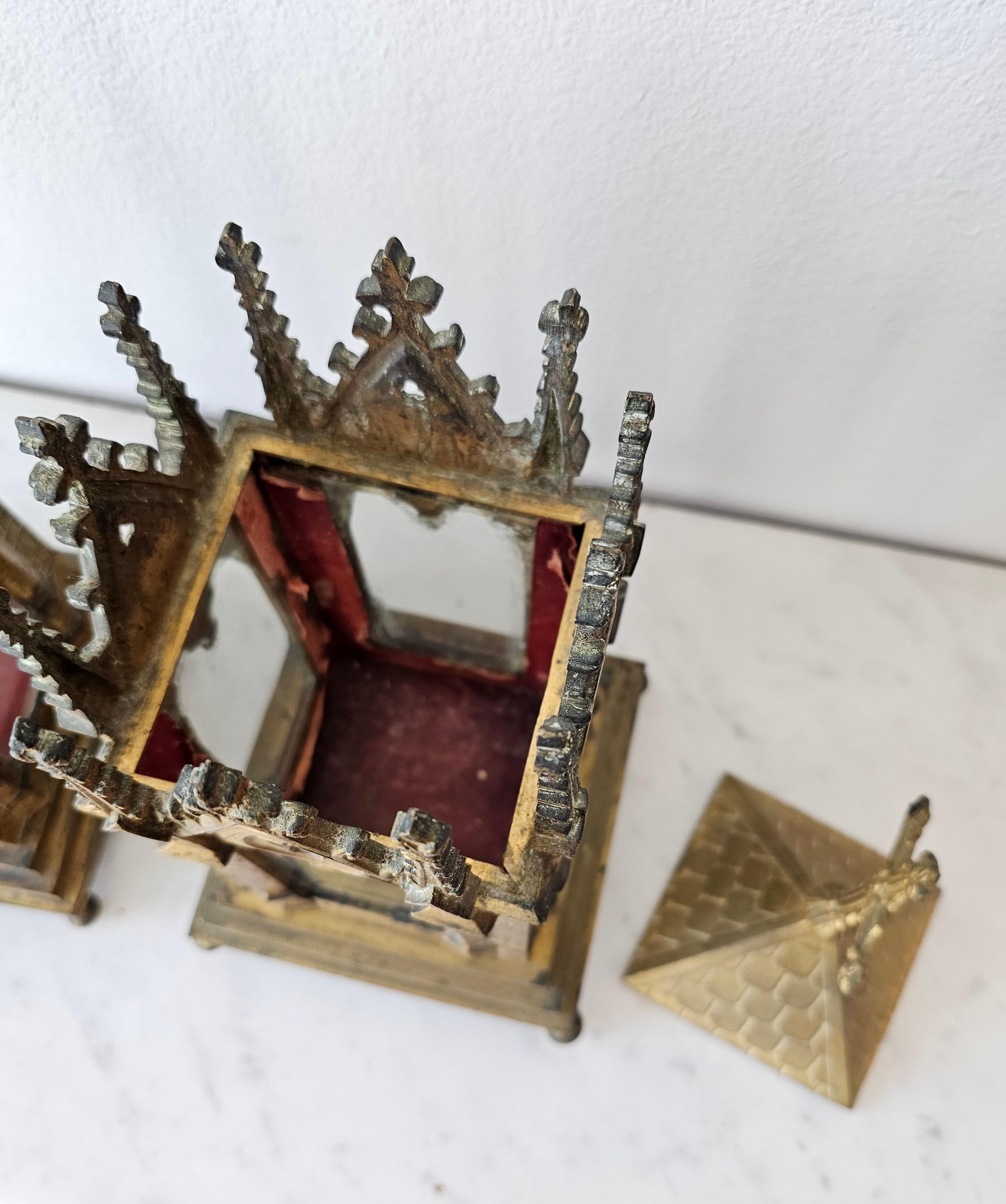 Fine 19th Century French Neo-Gothic Gilt Metal Cathedral Church Reliquary Pair For Sale 10