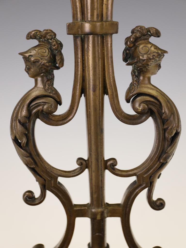 Fino candelabro francés de ormolina del siglo XIX, circa 1870 en venta 8