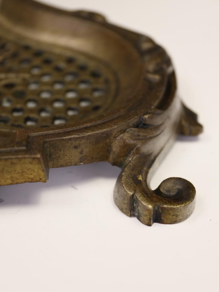 Fino candelabro francés de ormolina del siglo XIX, circa 1870 en venta 10