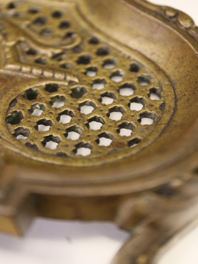 Fino candelabro francés de ormolina del siglo XIX, circa 1870 en venta 12