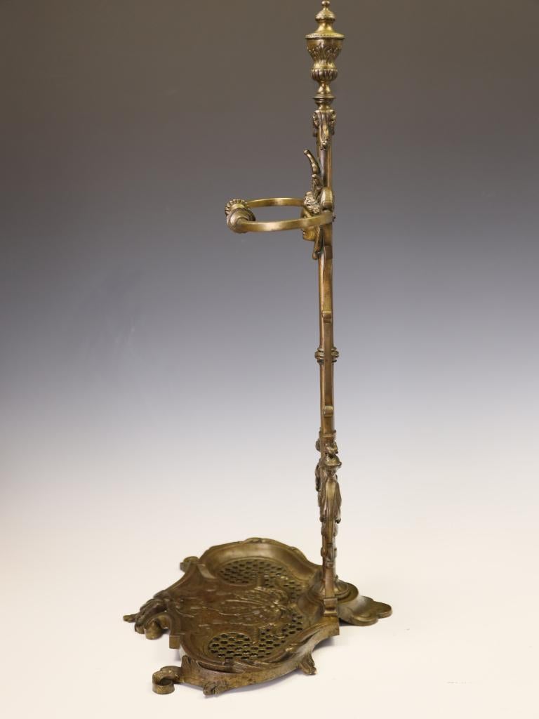 Fino candelabro francés de ormolina del siglo XIX, circa 1870 en venta 13