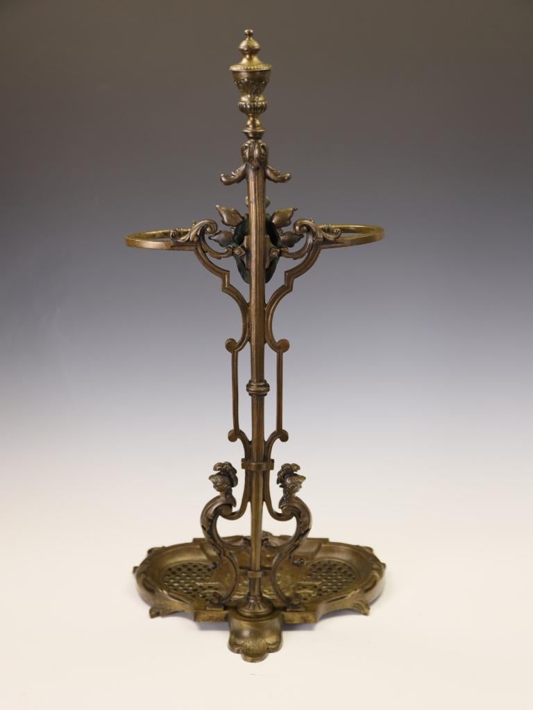 Fino candelabro francés de ormolina del siglo XIX, circa 1870 en venta 14