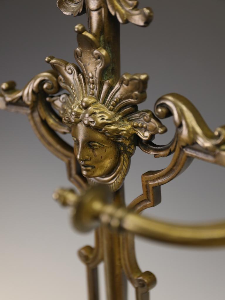 Fino candelabro francés de ormolina del siglo XIX, circa 1870 en venta 1