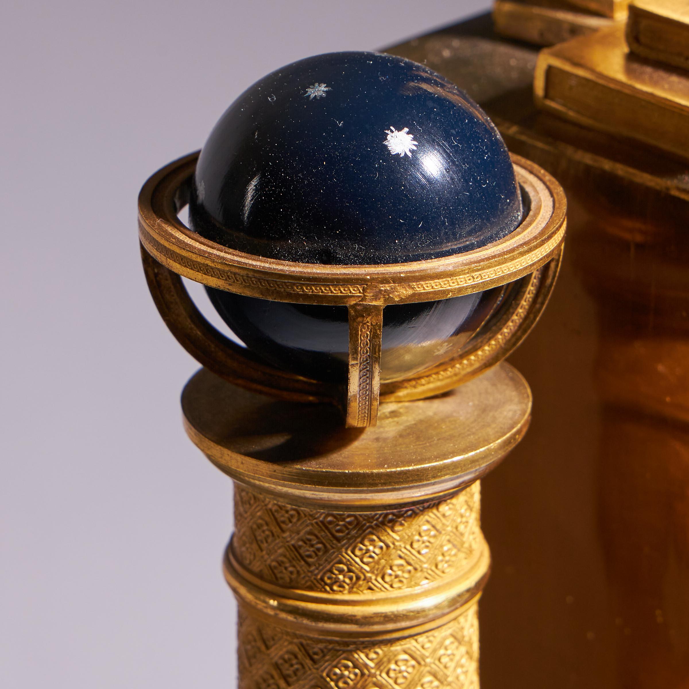 Belle pendule de cheminée française du 19e siècle en bronze doré par Leroy à Paris, vers 1825 en vente 6