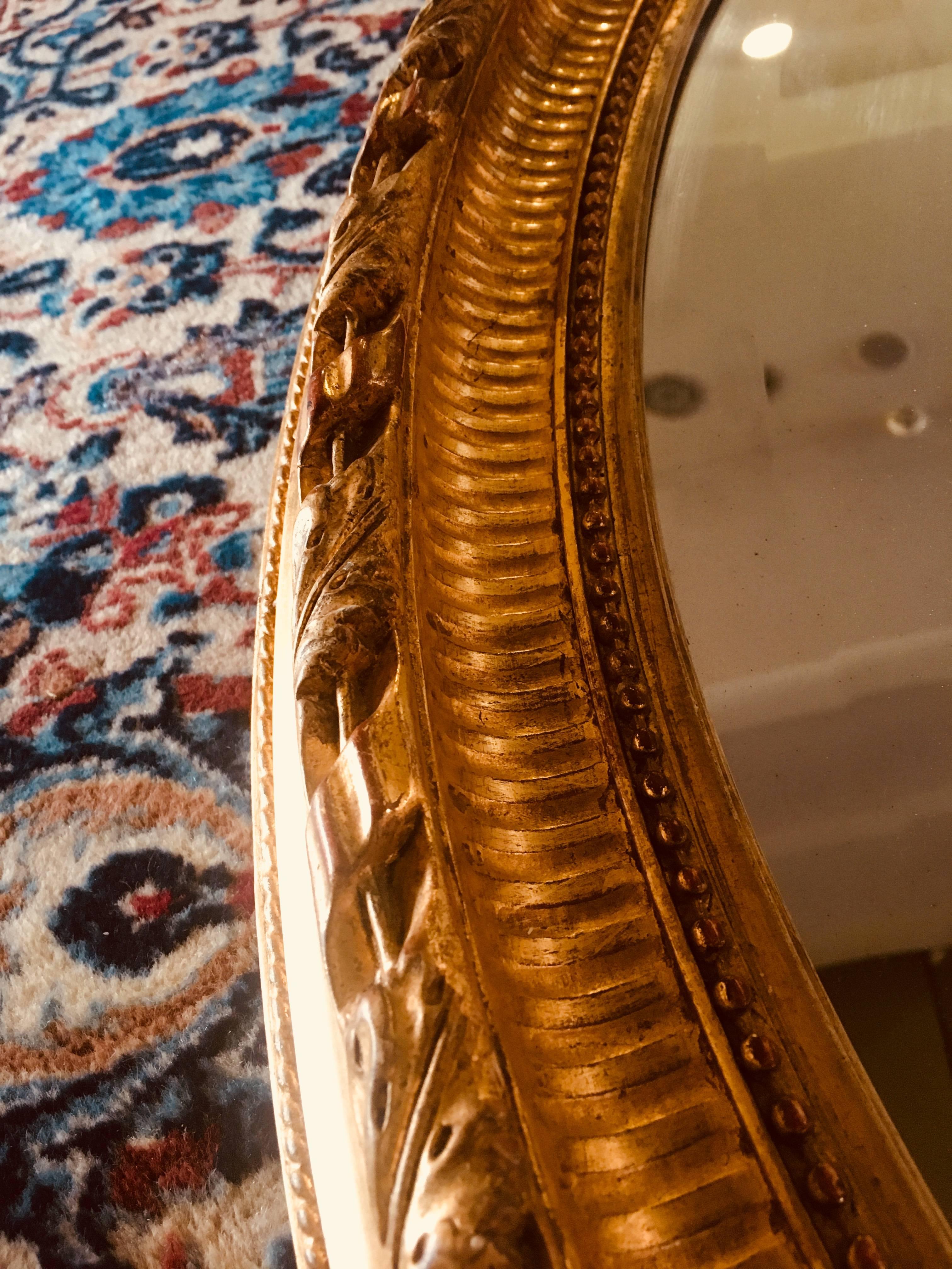 Fine 19th Century French Oval Mirror of Napoleon III Period in Carved Giltwood In Good Condition For Sale In Sofia, BG