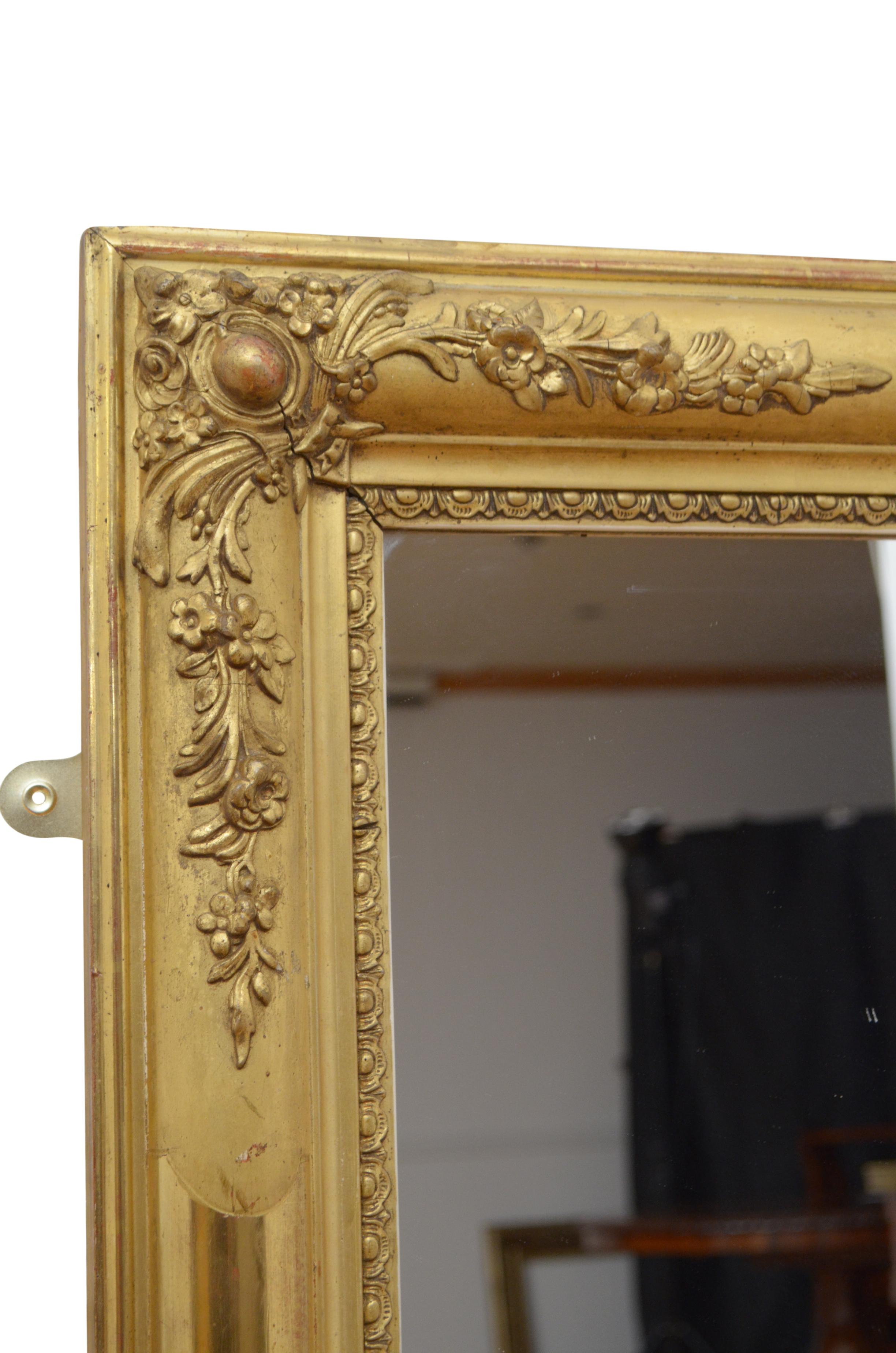 Fine miroir mural doré du XIXe siècle en vente 1