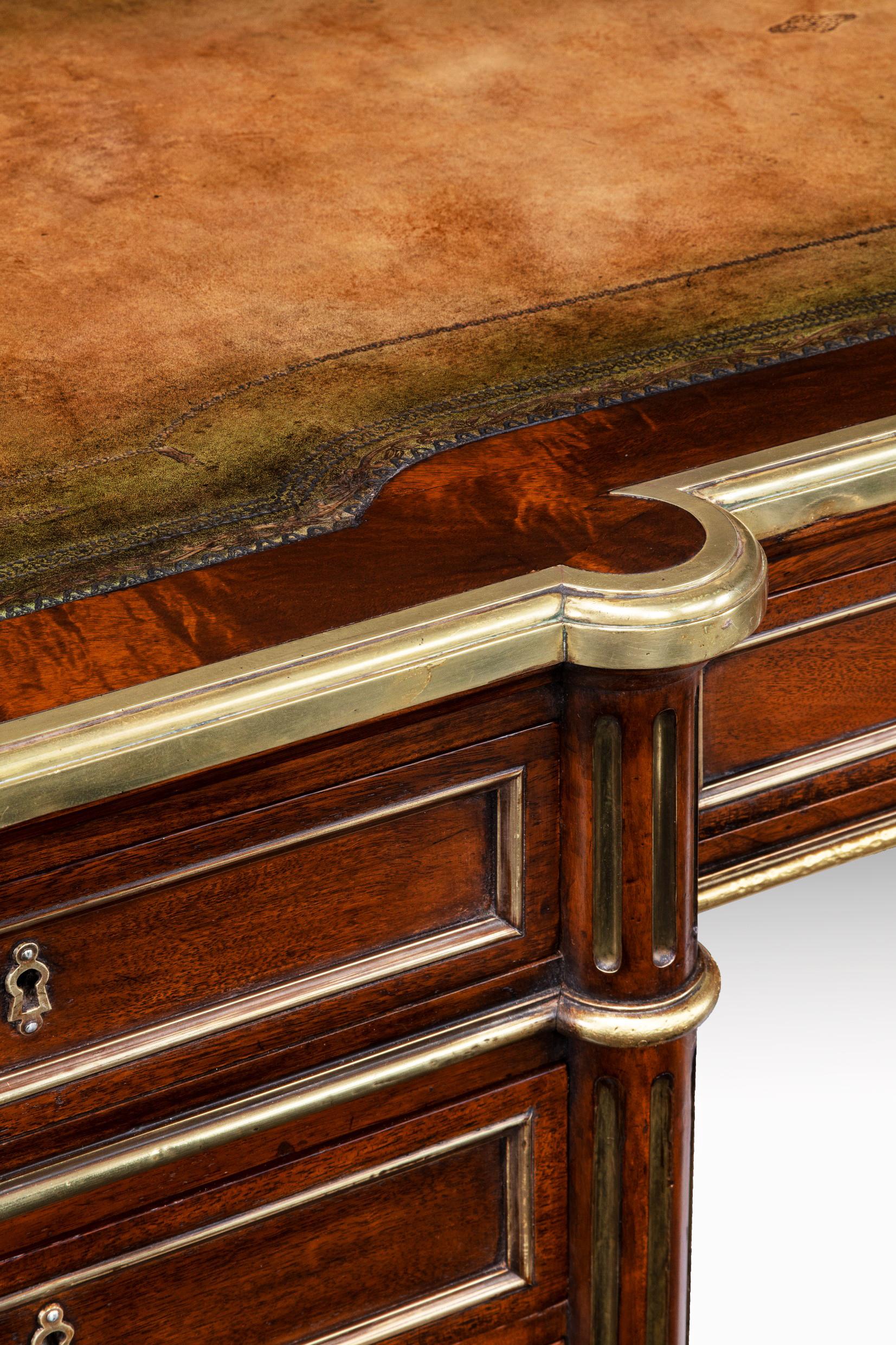 Fine 19th Century Gillows Brass-Mounted Mahogany Pedestal Desk In Excellent Condition In Benington, Herts