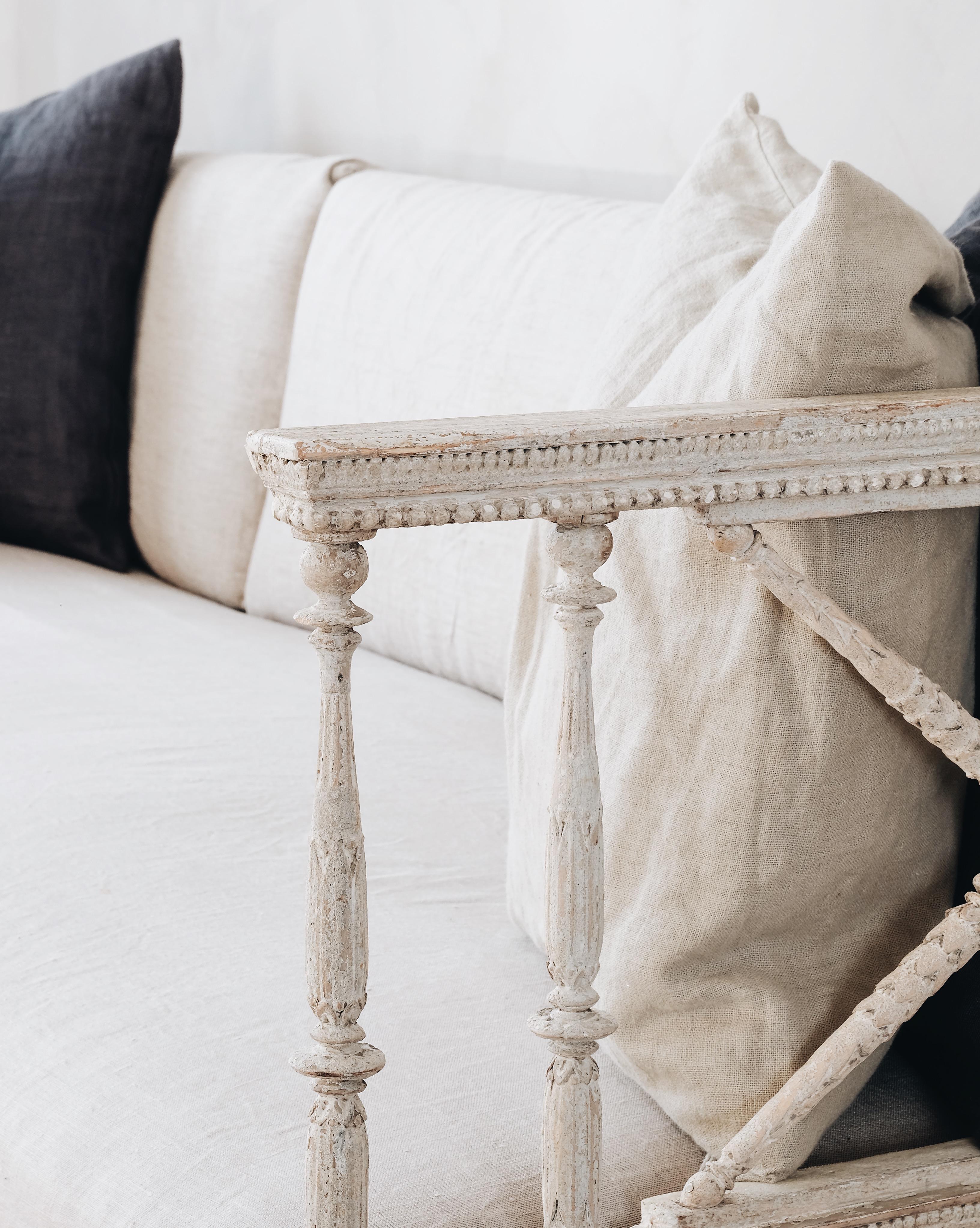 Gustavianisches Tagesbett-Sofa aus dem 19. Jahrhundert (Handbemalt) im Angebot