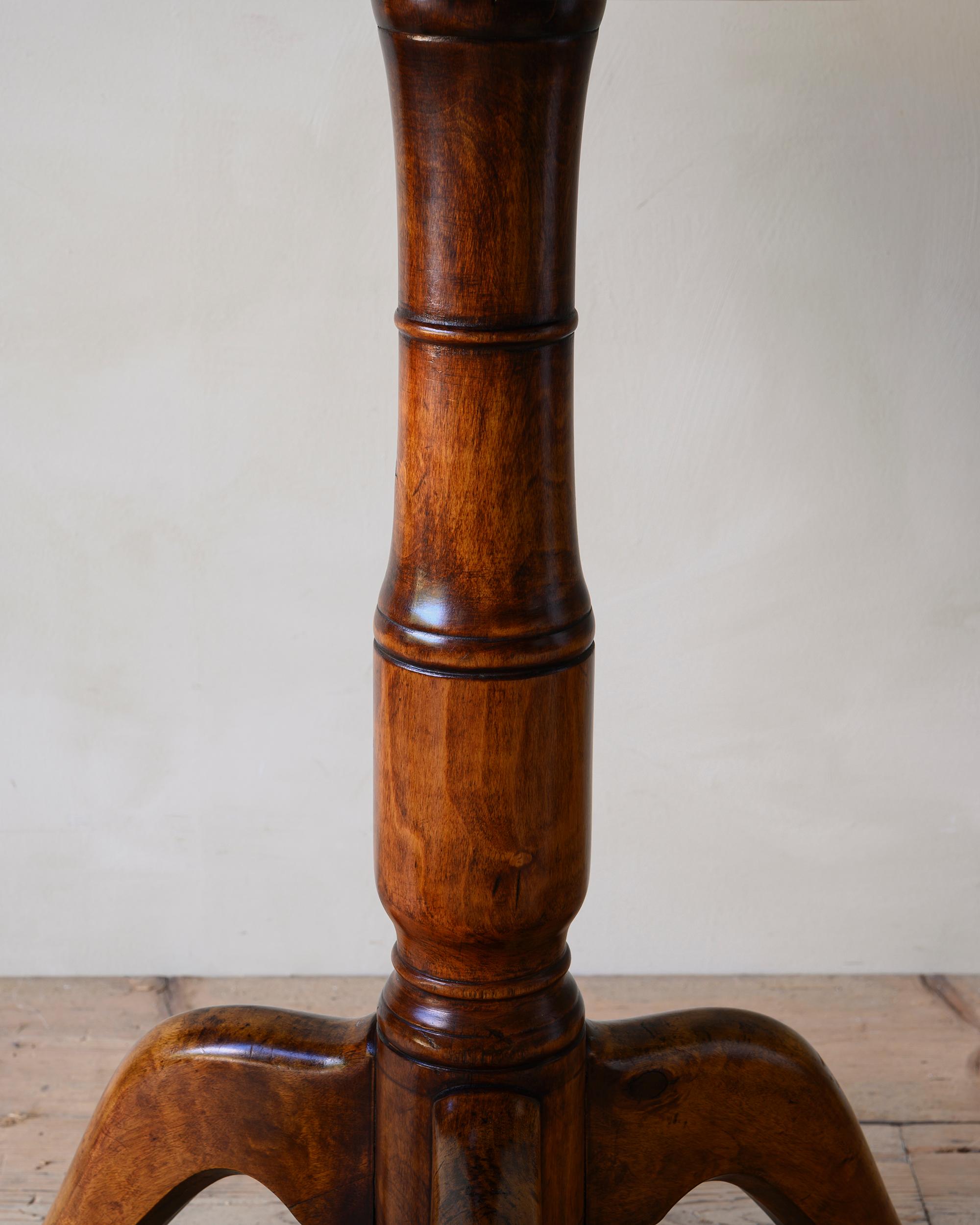 Fine 19th Century Gustavian Tilt-Top Table In Good Condition For Sale In Mjöhult, SE