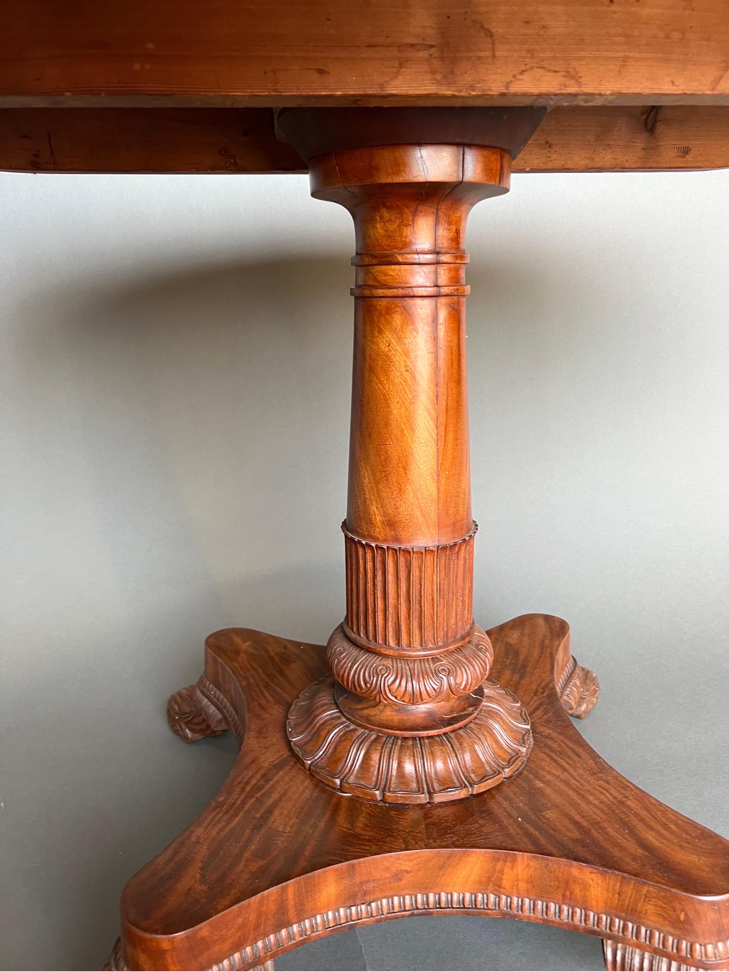 Fine 19th Century Irish Regency Period Oval Top Mahogany Table For Sale 1