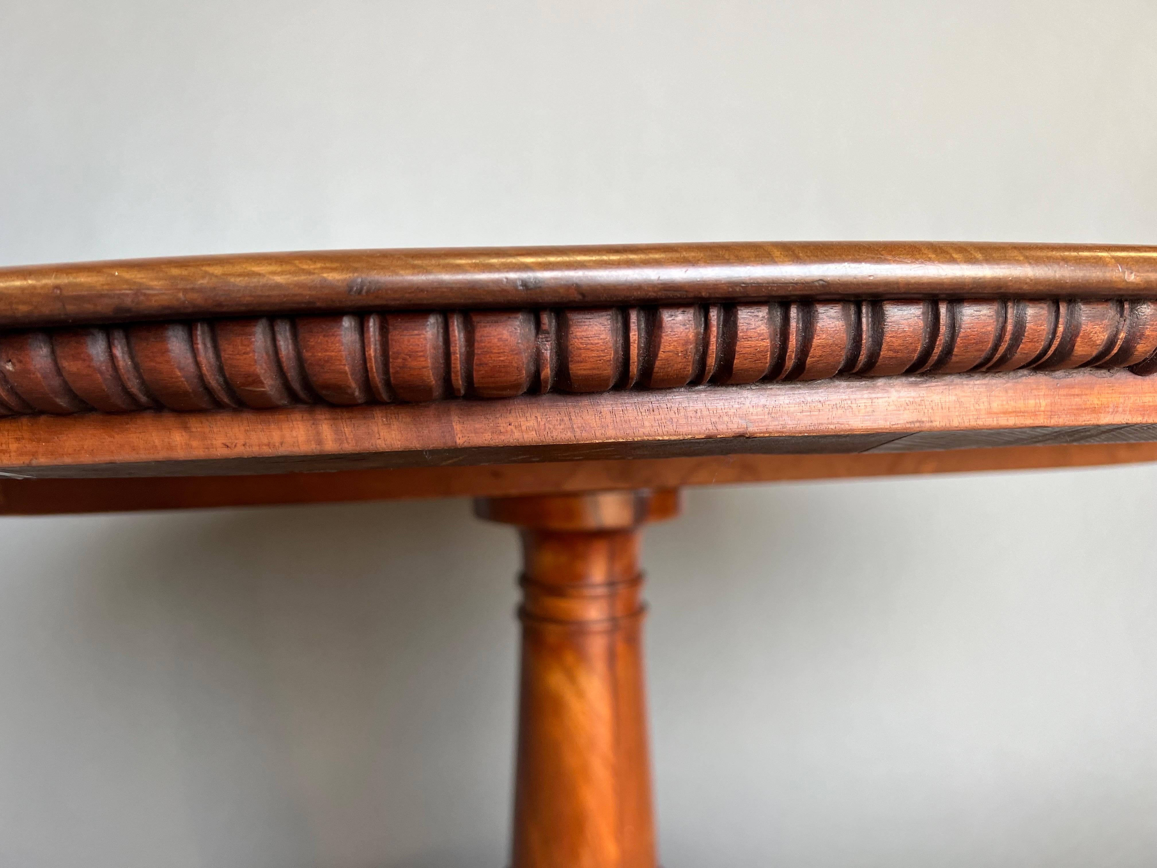 Ovaler Mahagoni-Tisch aus der irischen Regency-Periode des 19. Jahrhunderts im Angebot 1