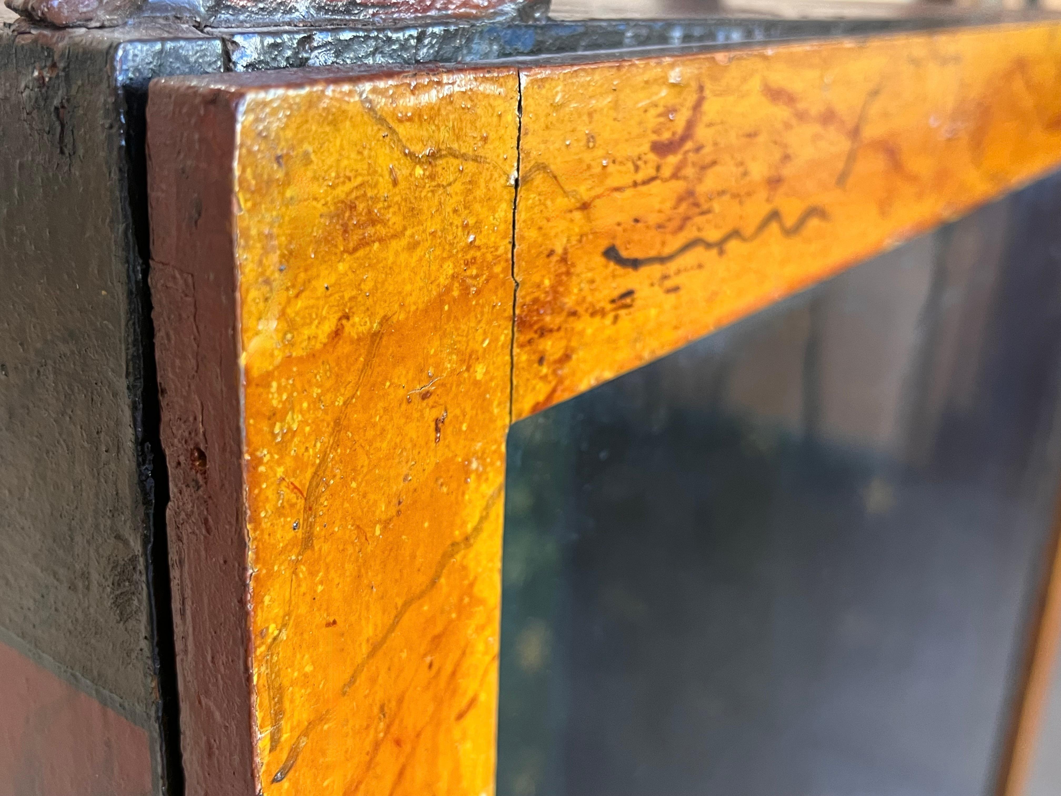 Italienische Tischplatte aus Nussbaumholz mit Glastür aus dem 19. Jahrhundert im Angebot 6