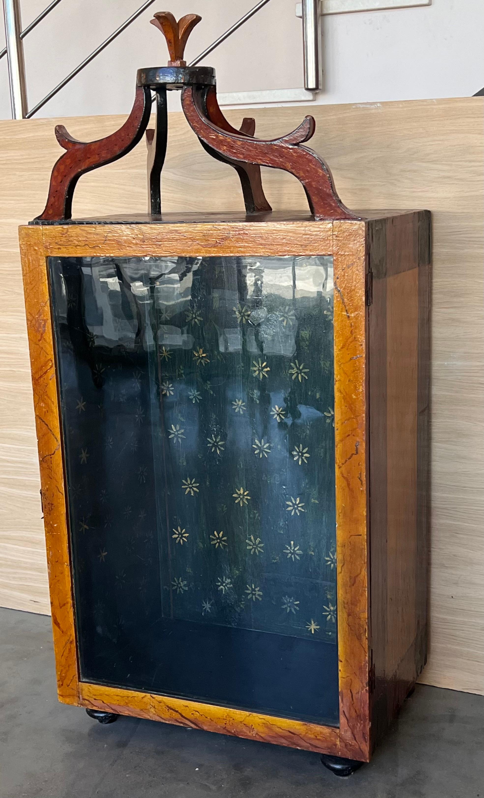 Fine 19th Century Italian Tabletop Walnut Vitrine with Glass Door In Good Condition For Sale In Miami, FL