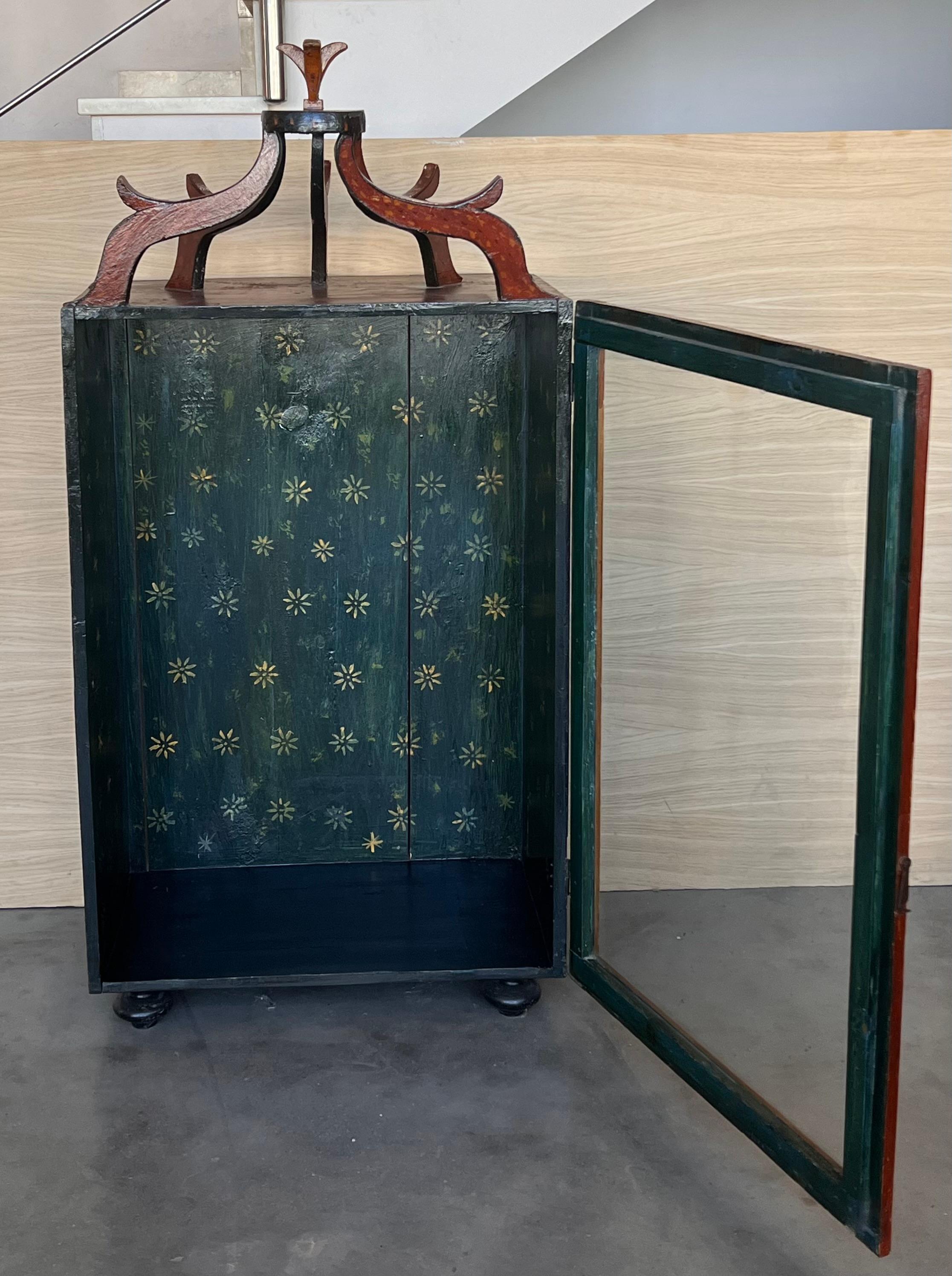 Fine 19th Century Italian Tabletop Walnut Vitrine with Glass Door For Sale 1