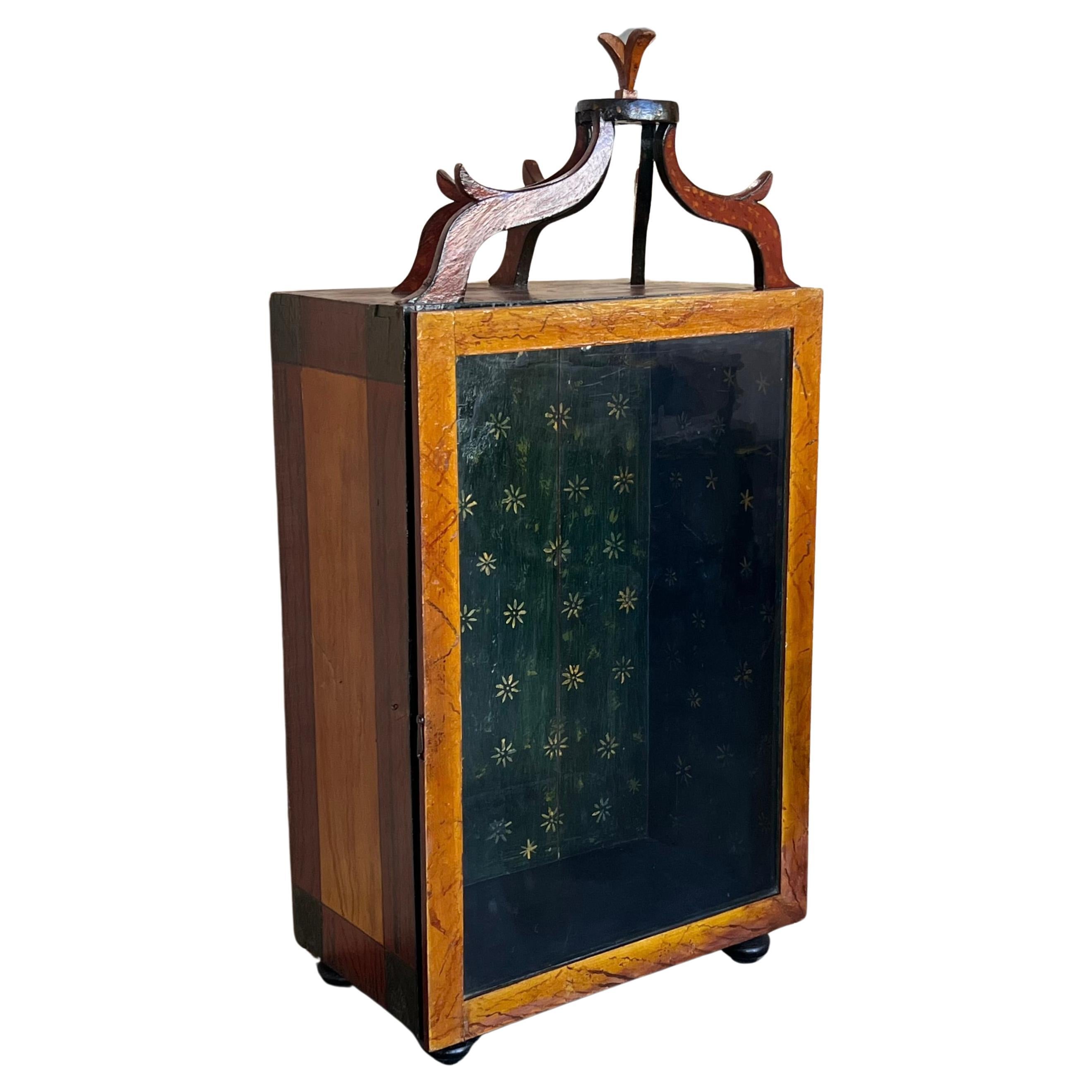 Vitrine de table italienne du 19e siècle en noyer avec porte en verre