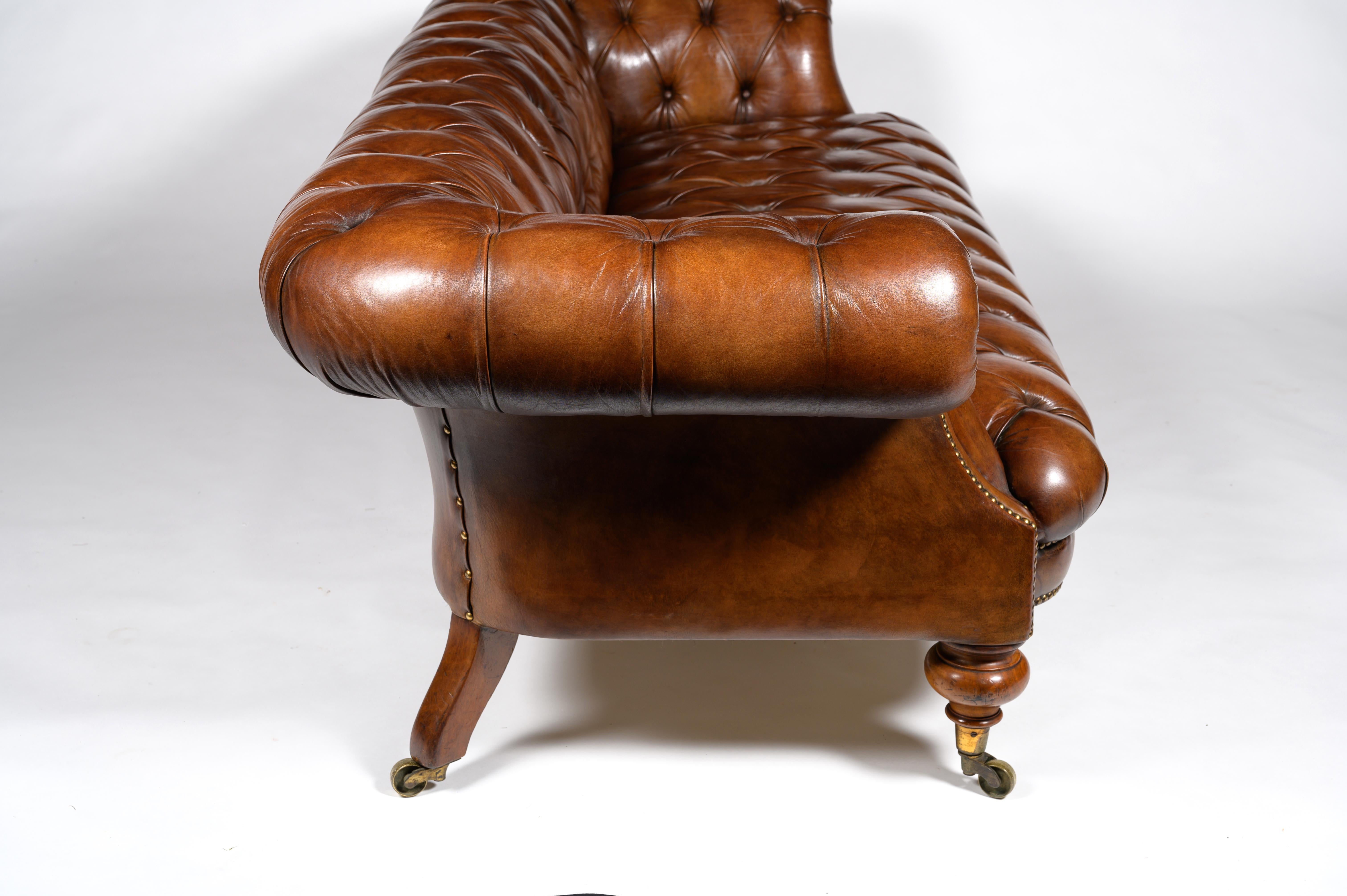 Fine 19th Century Johnstone & Jeanes Walnut Leather Upholstered Chesterfield  4