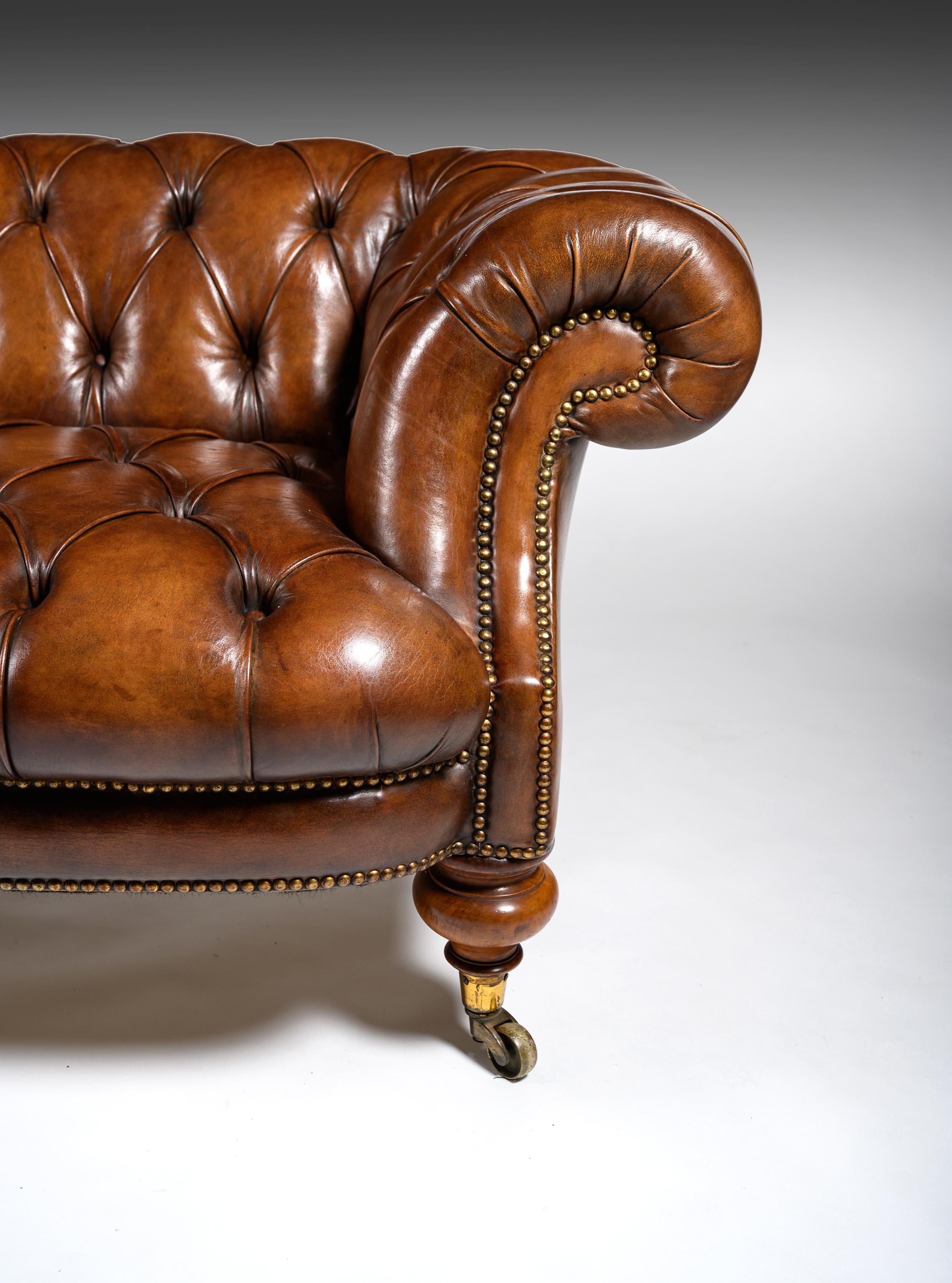 Fine 19th Century Johnstone & Jeanes Walnut Leather Upholstered Chesterfield  9