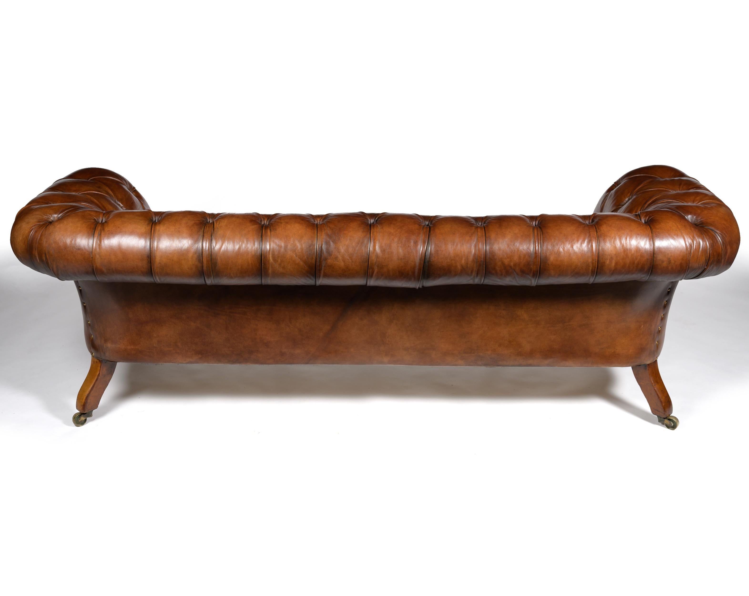 Fine 19th Century Johnstone & Jeanes Walnut Leather Upholstered Chesterfield  10