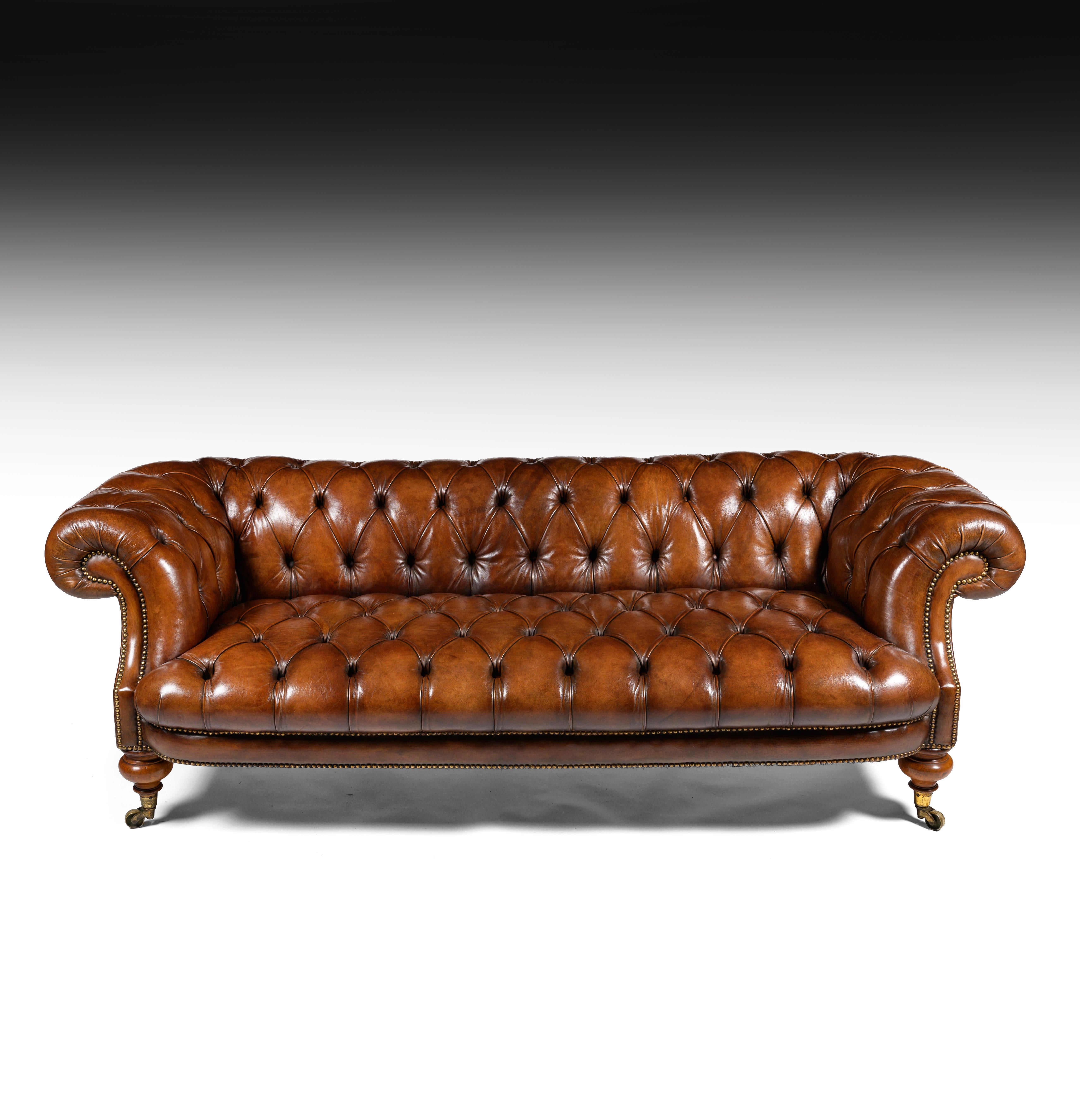 Fine 19th Century Johnstone & Jeanes Walnut Leather Upholstered Chesterfield  11