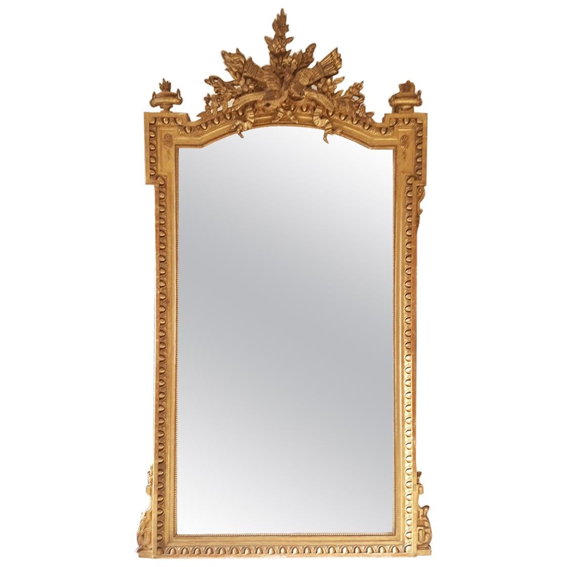 Grand miroir français du 19ème siècle, sculpté et doré de style Louis XVI en vente