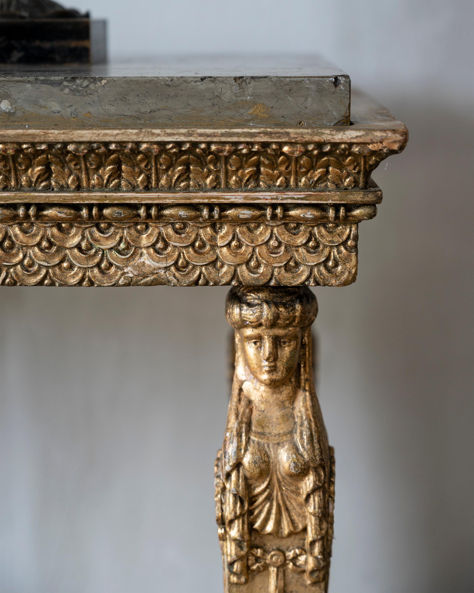 Suédois Table console en bois doré de la fin de la période gustavienne du XIXe siècle  en vente