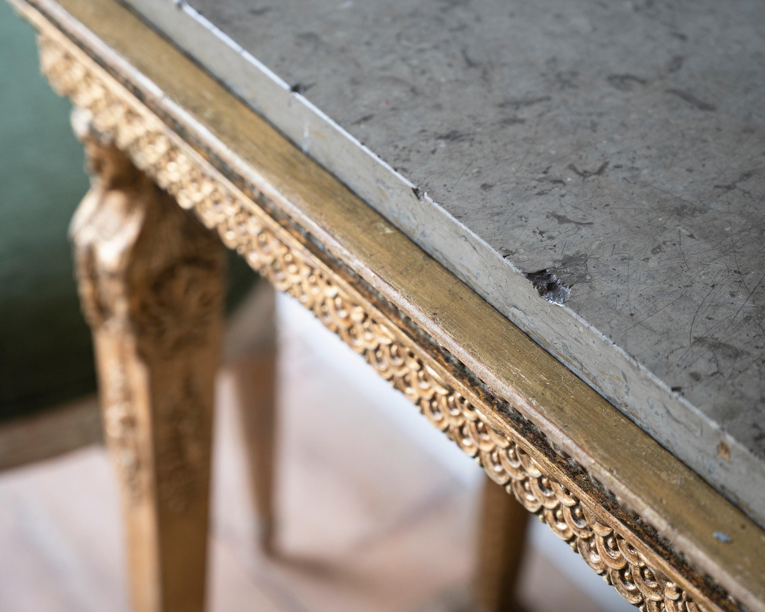 Table console en bois doré de la fin de la période gustavienne du XIXe siècle  Bon état - En vente à Mjöhult, SE