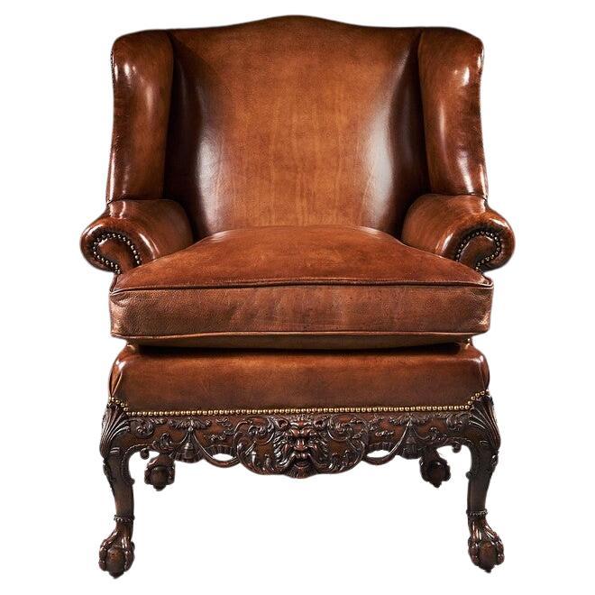 Fauteuil à dossier à oreilles tapissé de cuir d'acajou du 19ème siècle, style George I