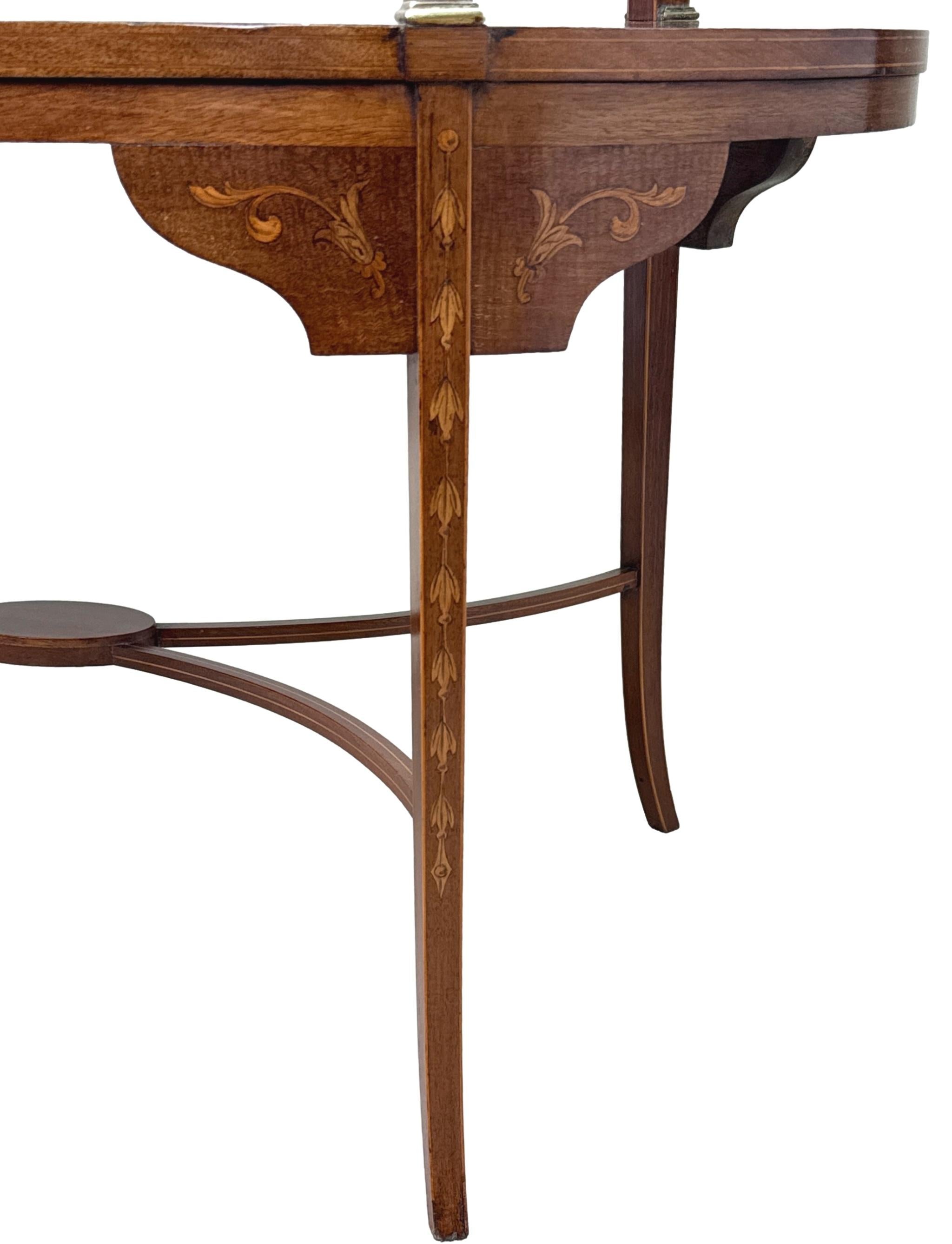 Table à deux niveaux en acajou et bois satiné du XIXe siècle en vente 6
