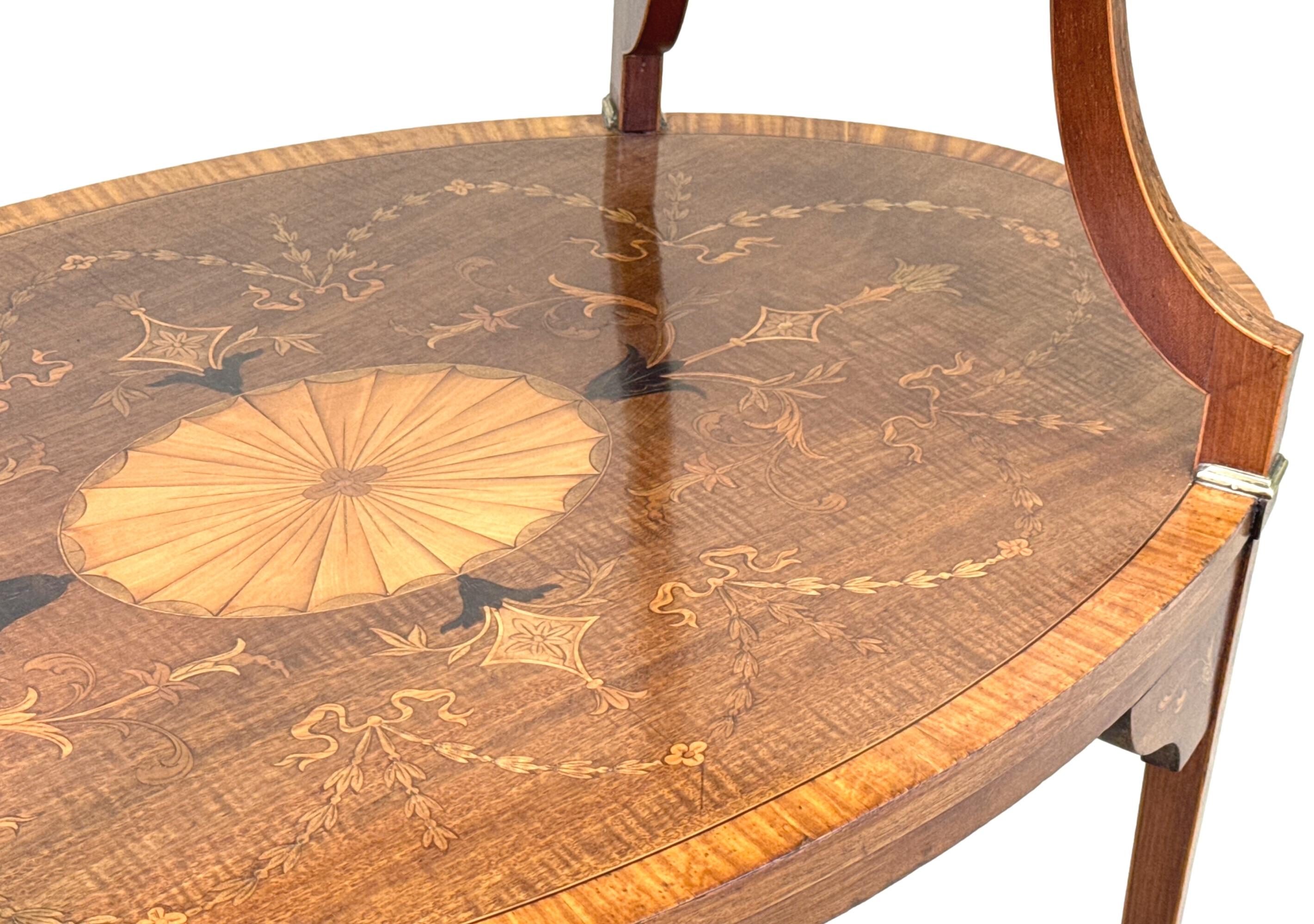 Acajou Table à deux niveaux en acajou et bois satiné du XIXe siècle en vente