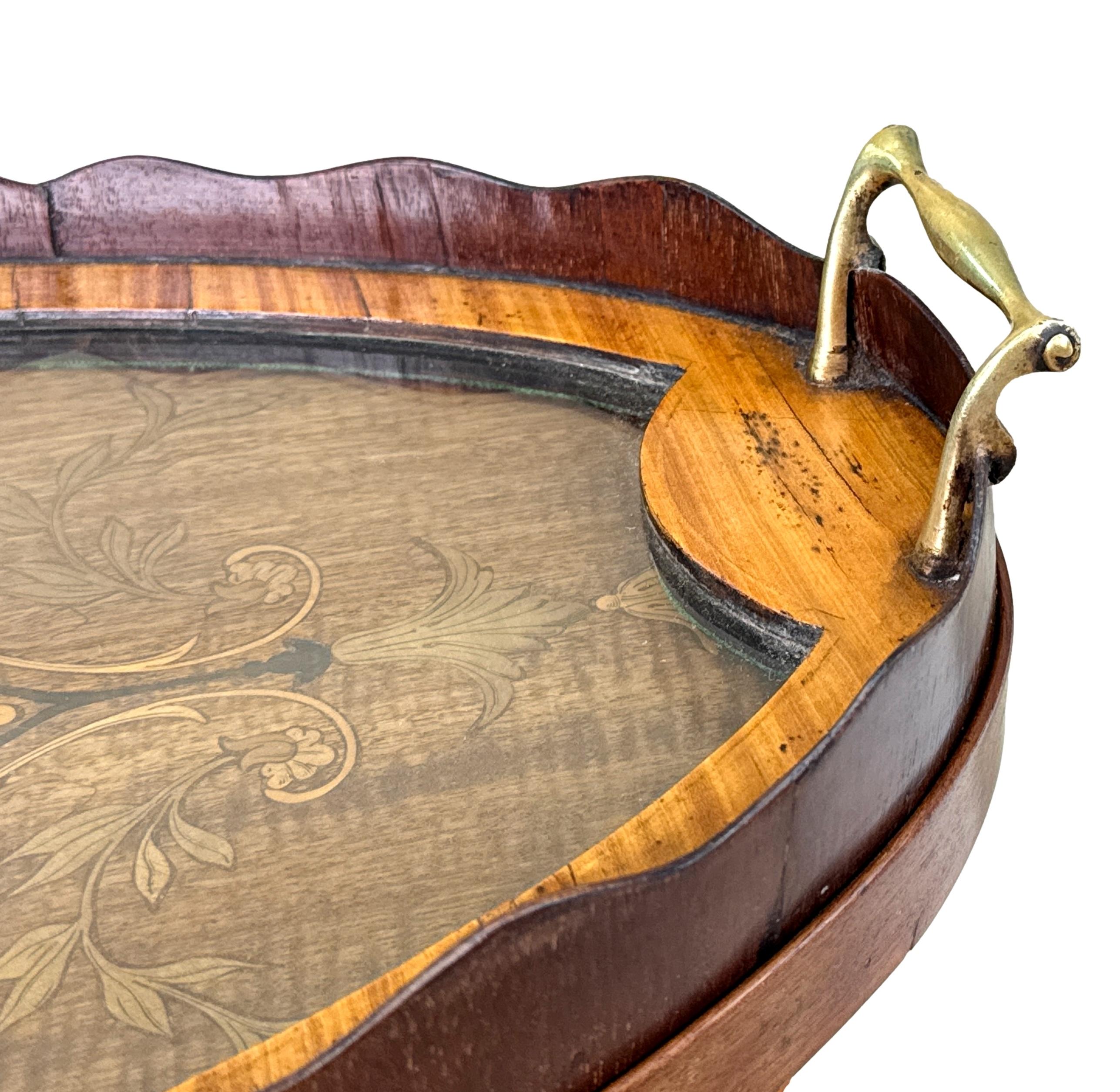 Table à deux niveaux en acajou et bois satiné du XIXe siècle en vente 3